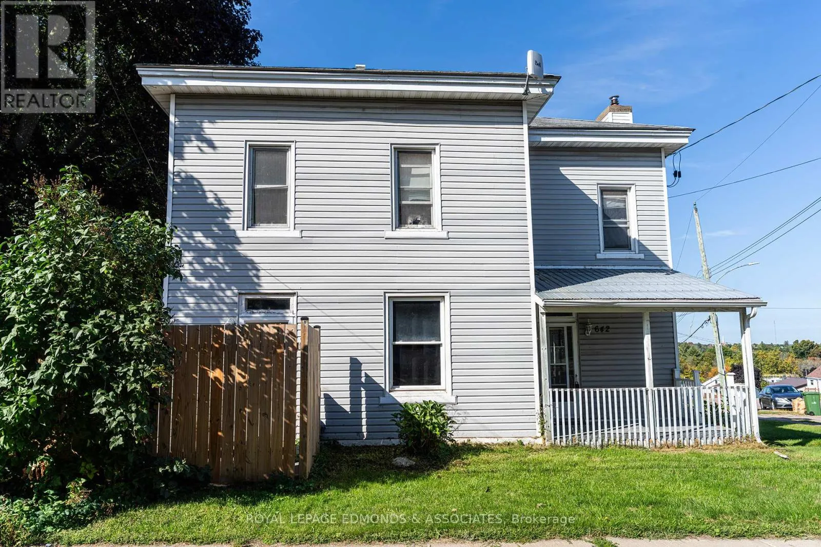 642 MACKAY STREET
