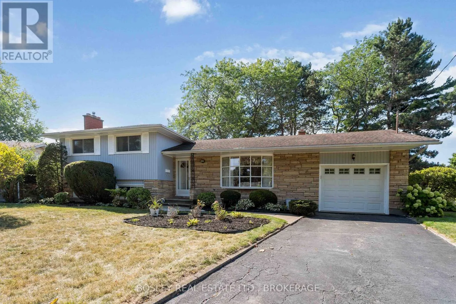 27 MEADOWLARK CRESCENT