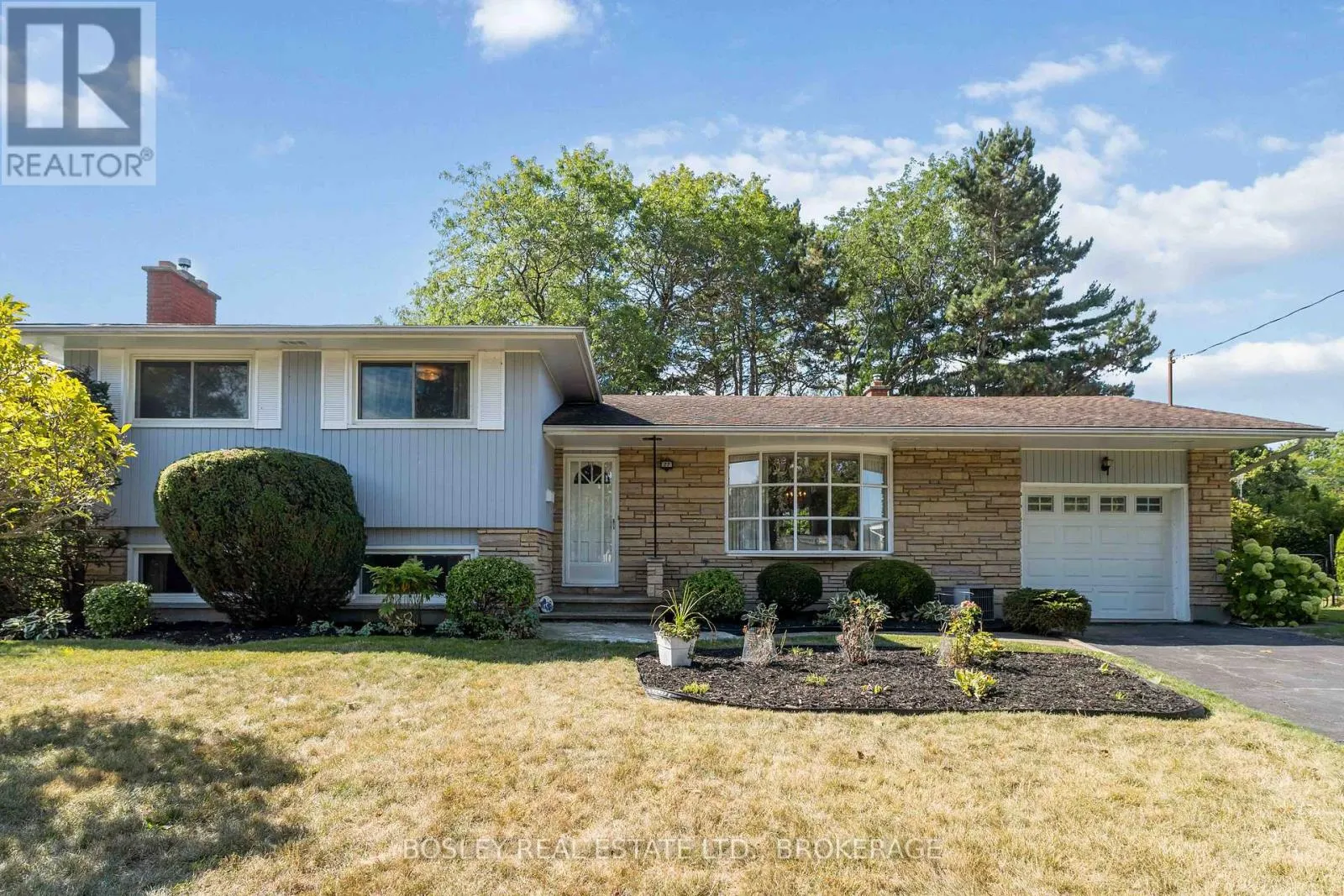 27 MEADOWLARK CRESCENT