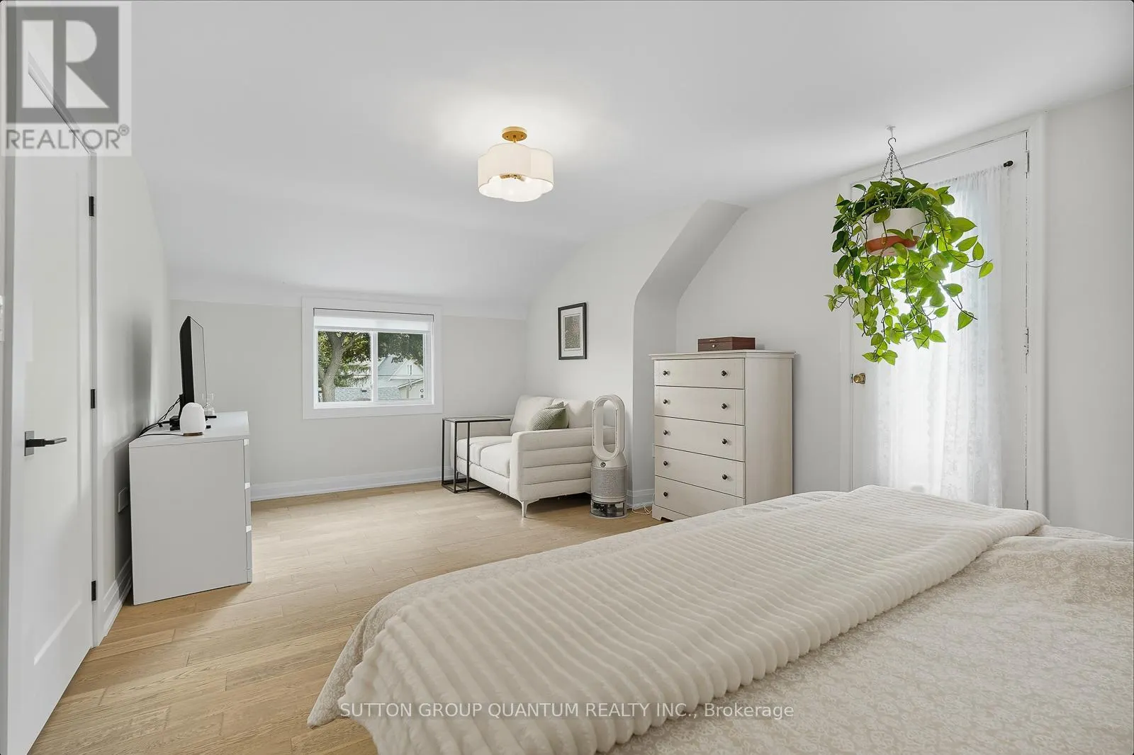 95 POTTRUFF ROAD S