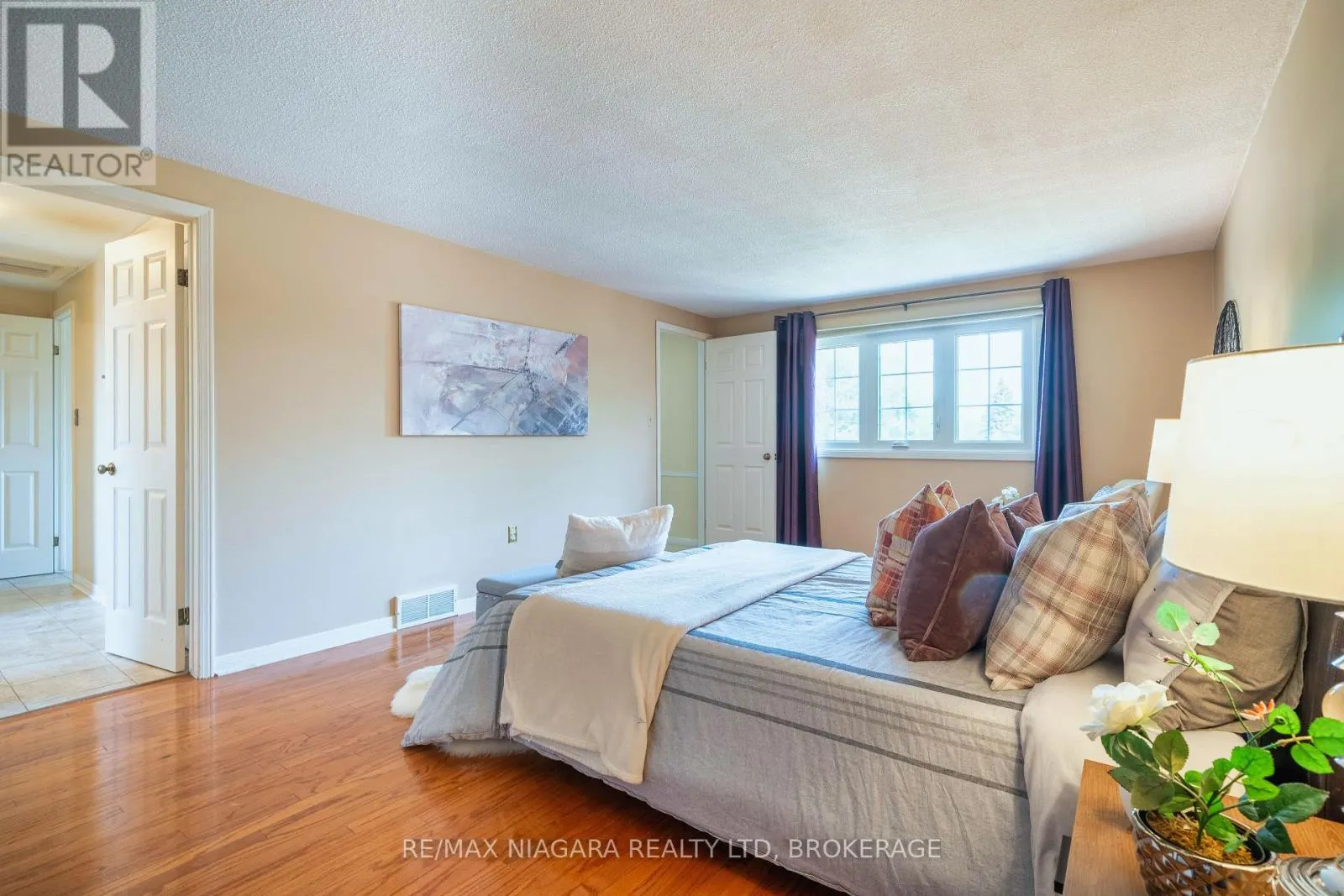 26 CRESTCOMBE ROAD