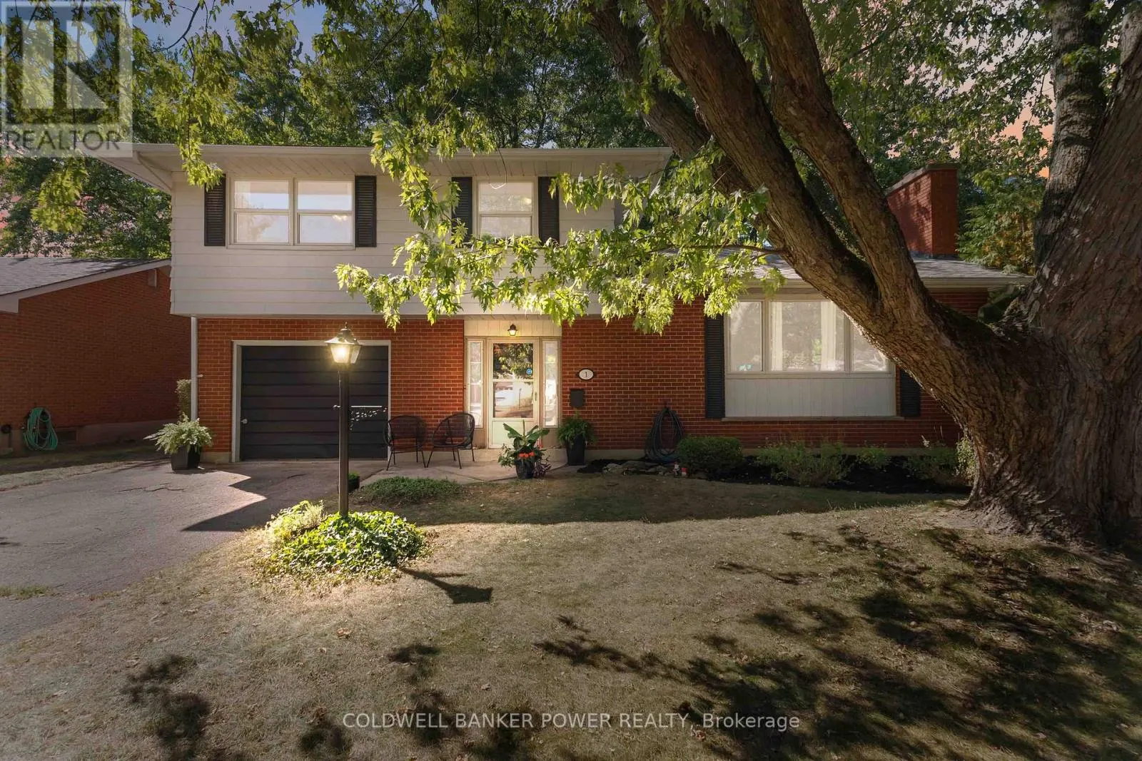 1 MCLEOD CRESCENT