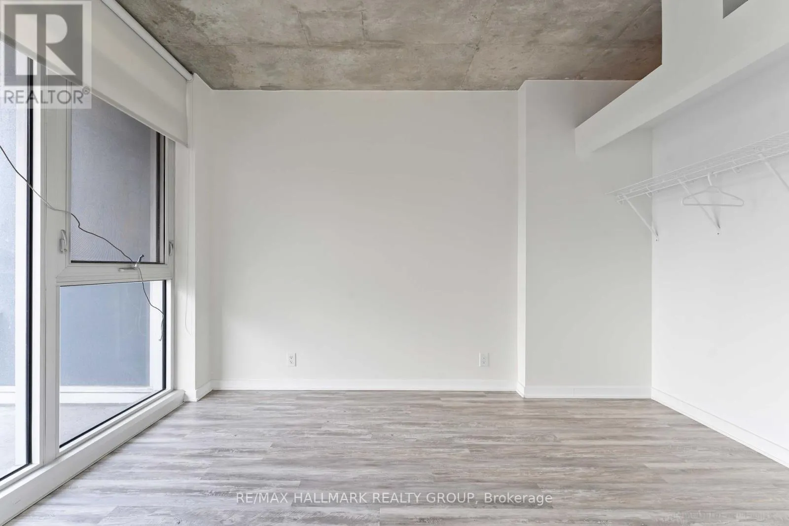 1806 - 324 LAURIER AVENUE
