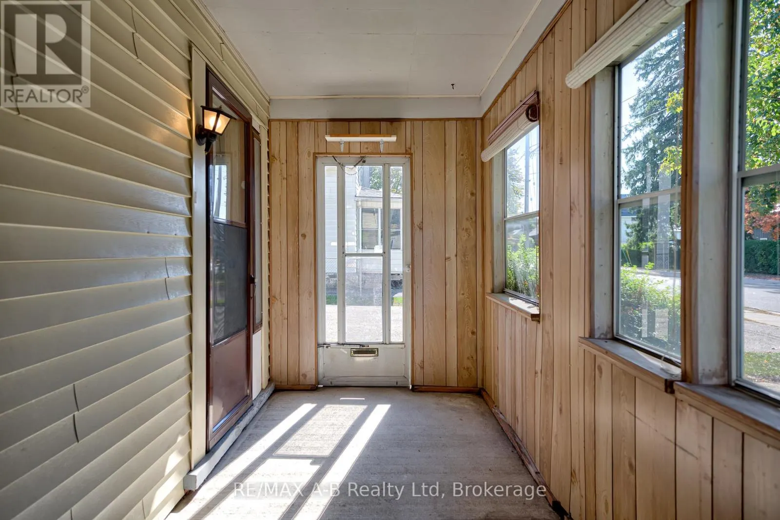 137 DUFFERIN STREET