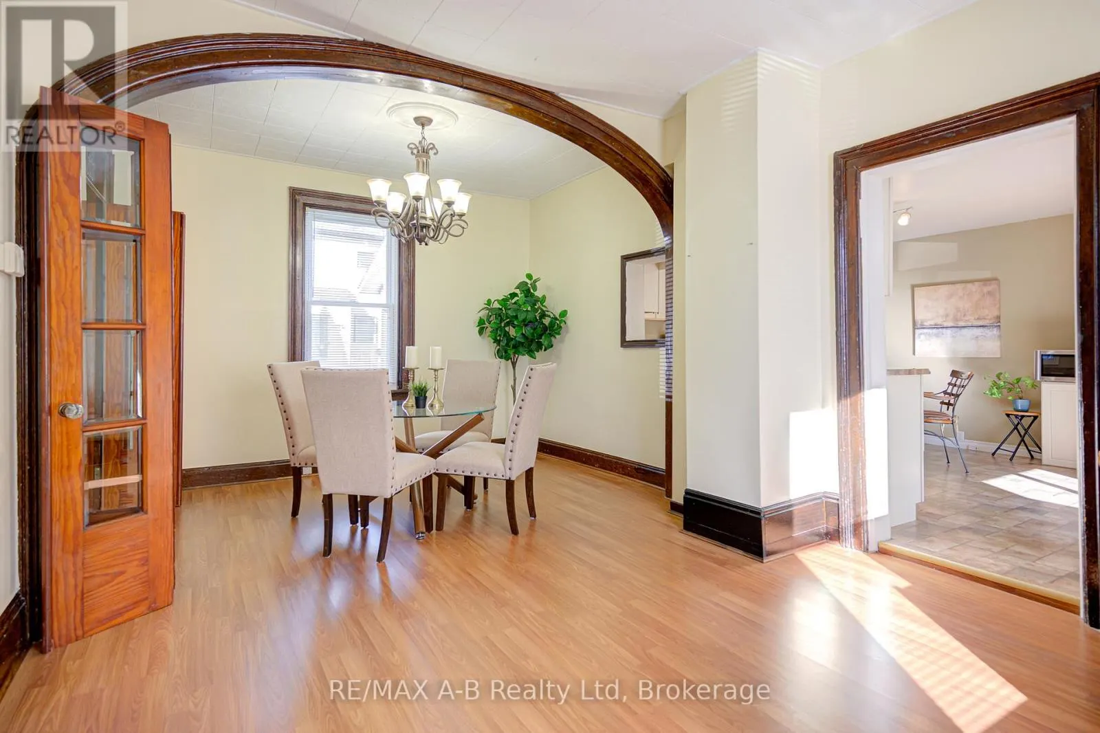 137 DUFFERIN STREET