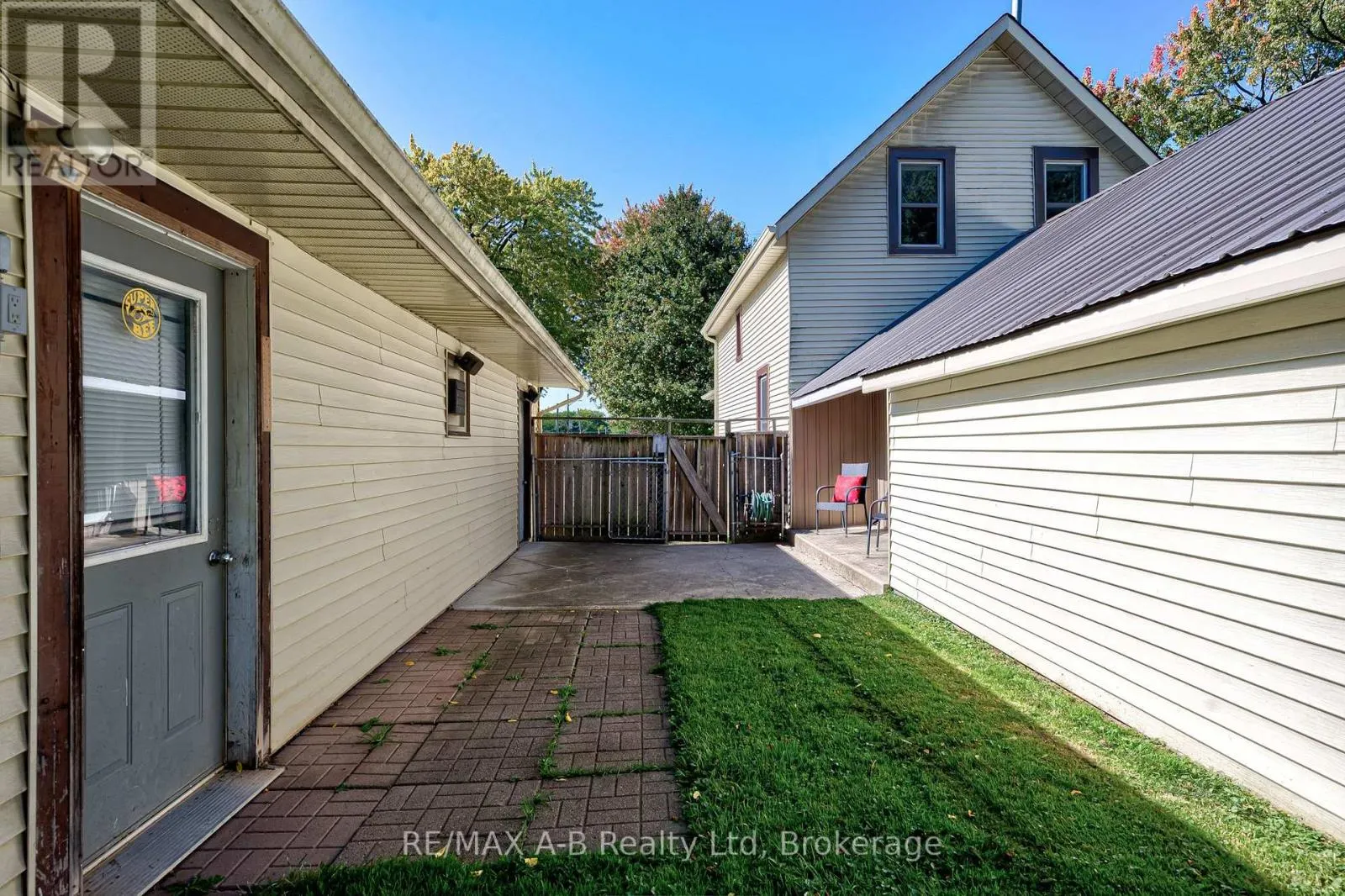 137 DUFFERIN STREET