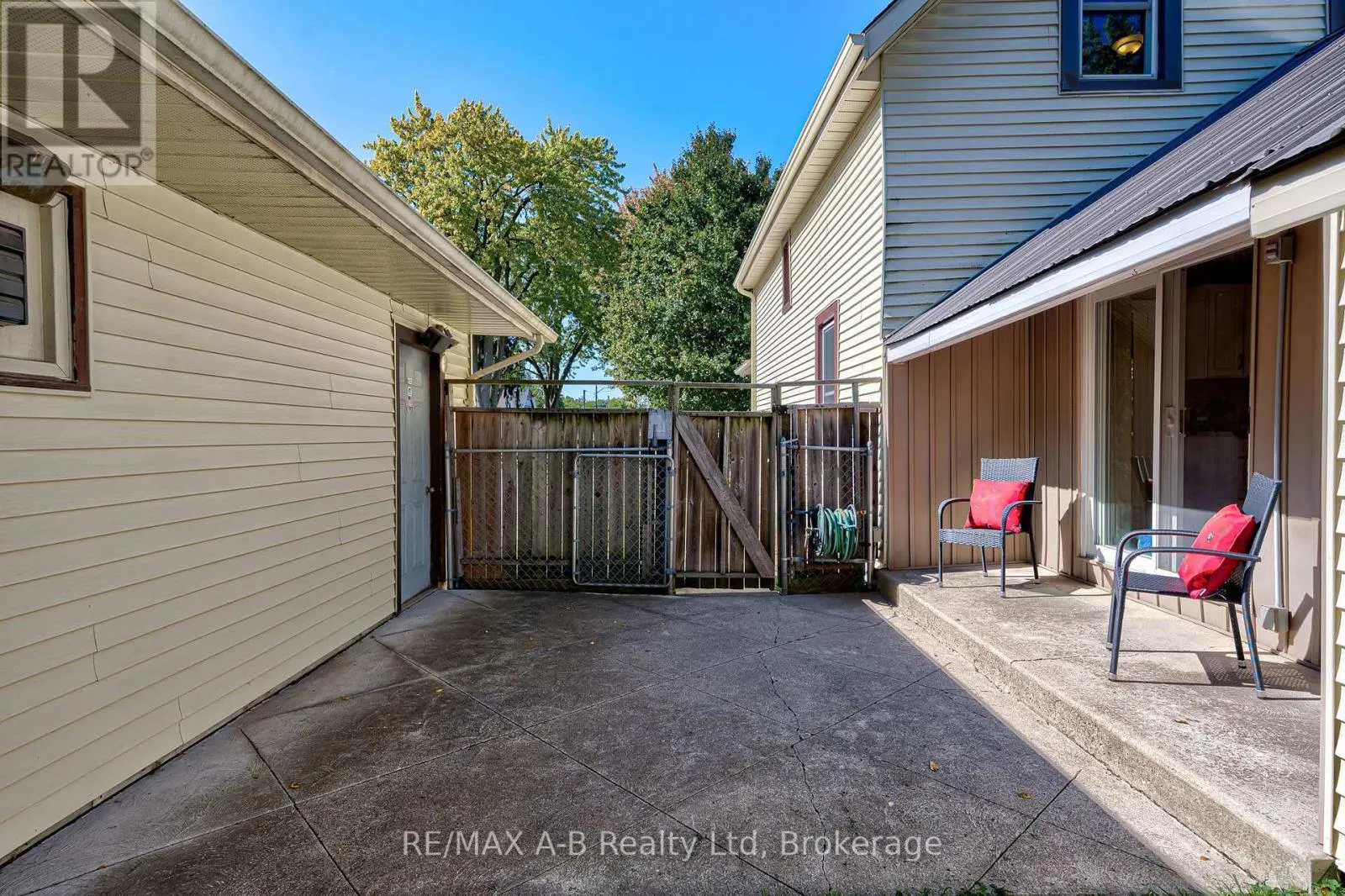 137 DUFFERIN STREET