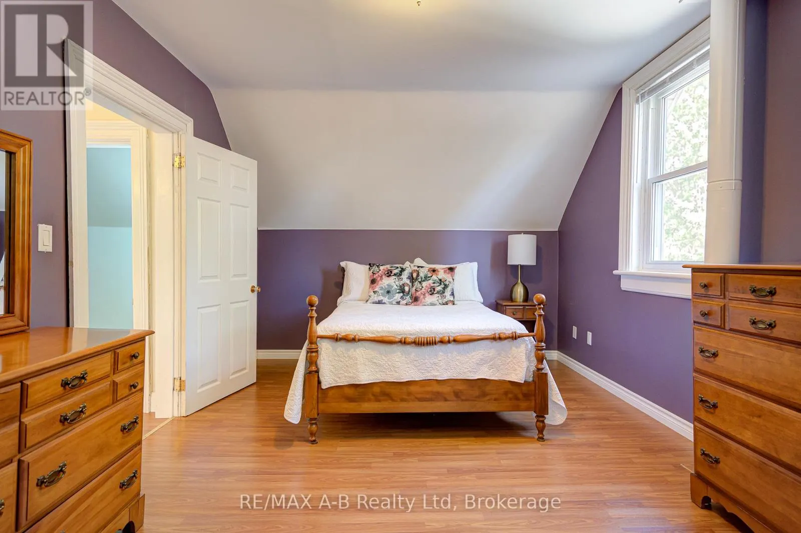 137 DUFFERIN STREET