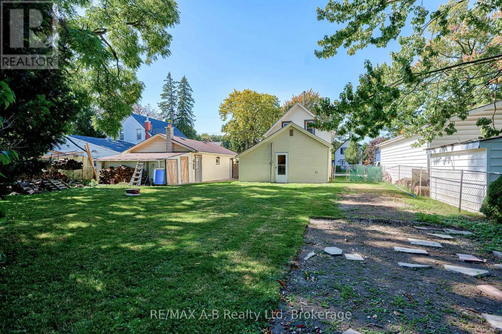 137 DUFFERIN STREET