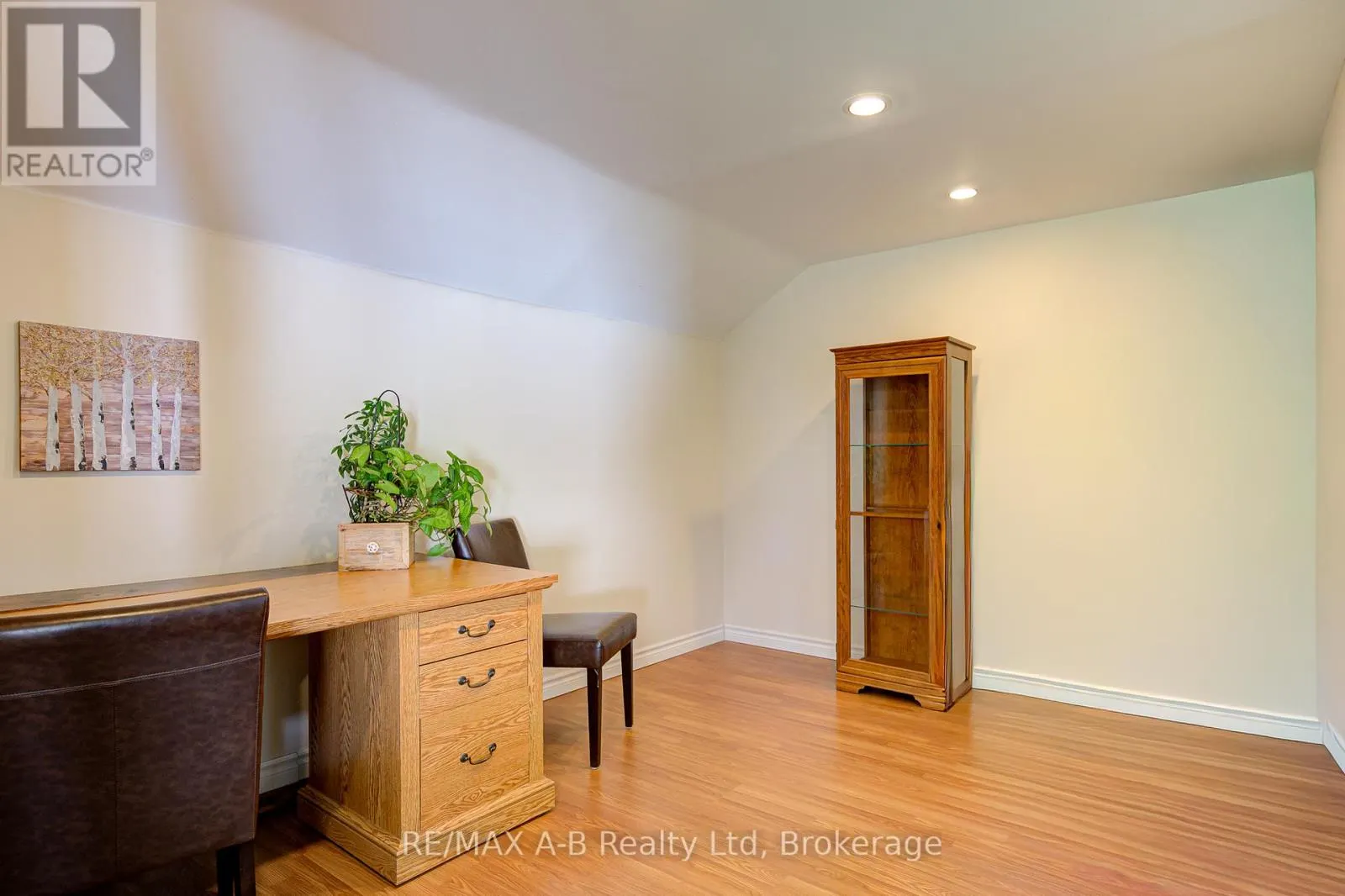 137 DUFFERIN STREET