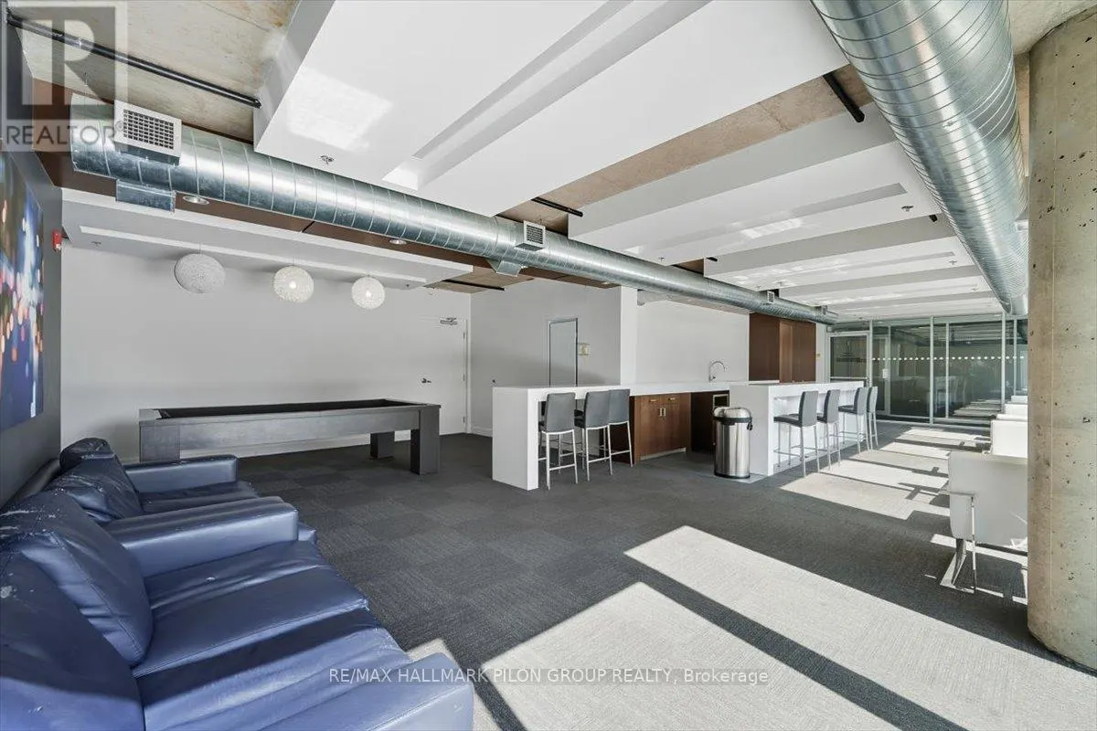 450 - 340 MCLEOD STREET