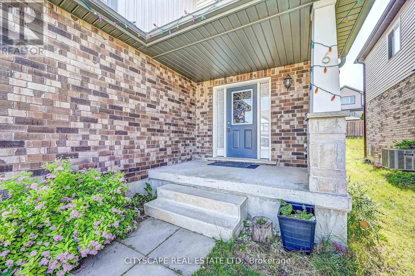 6 CASTLEBAY STREET