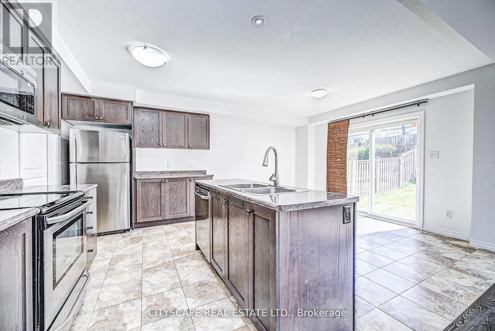 6 CASTLEBAY STREET