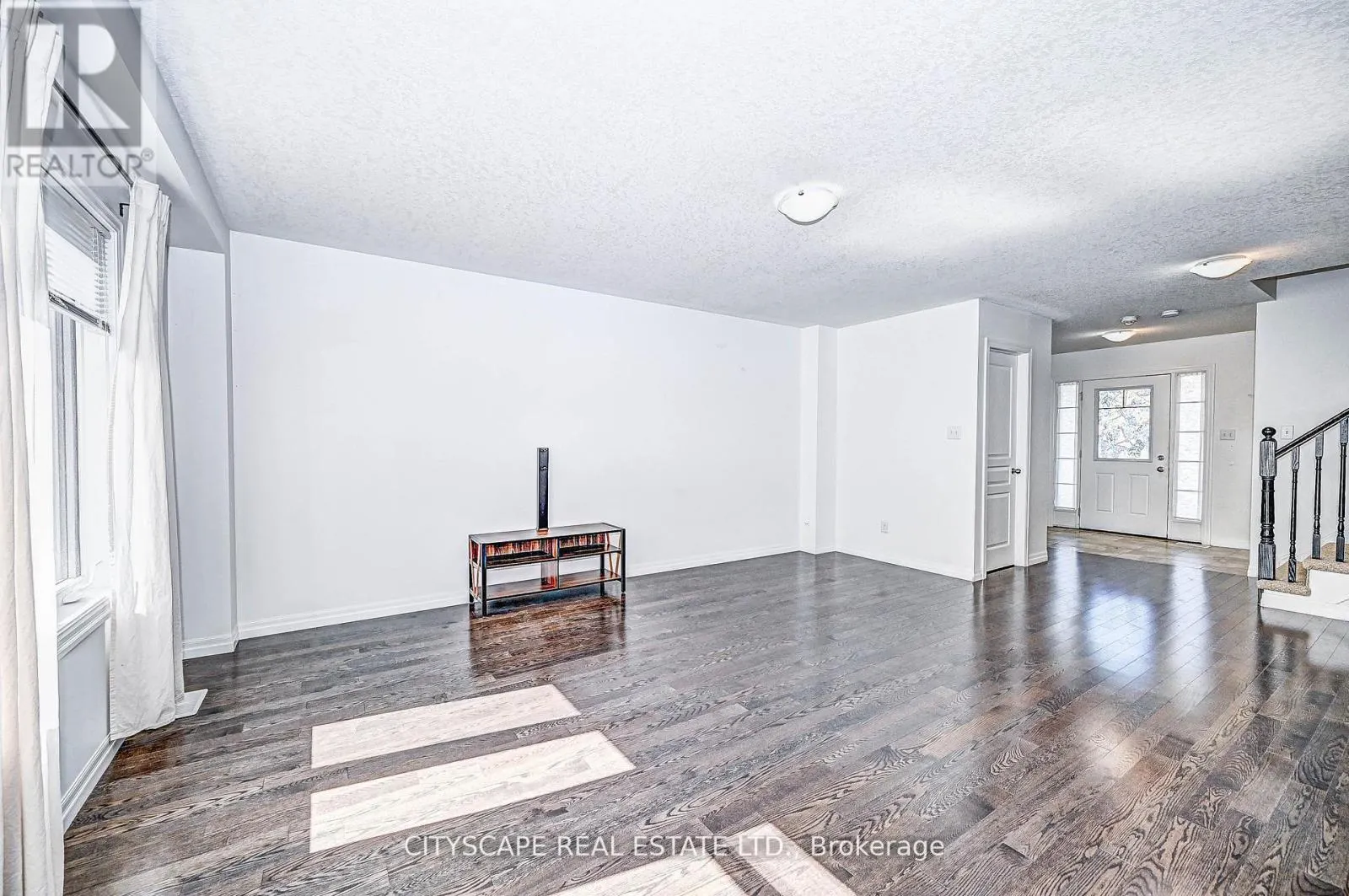 6 CASTLEBAY STREET