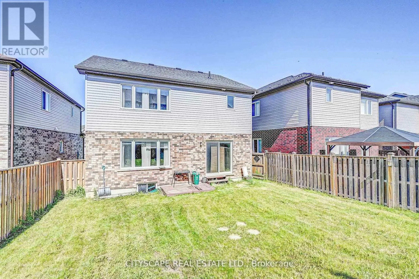 6 CASTLEBAY STREET