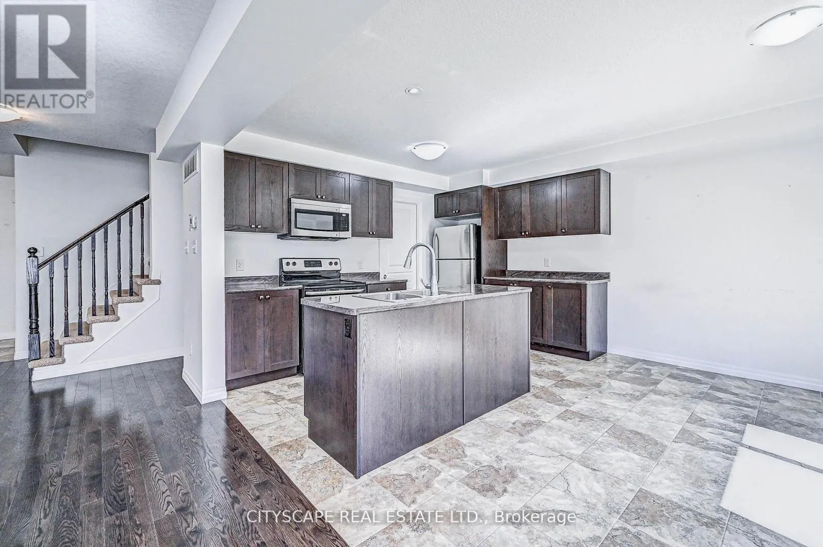 6 CASTLEBAY STREET