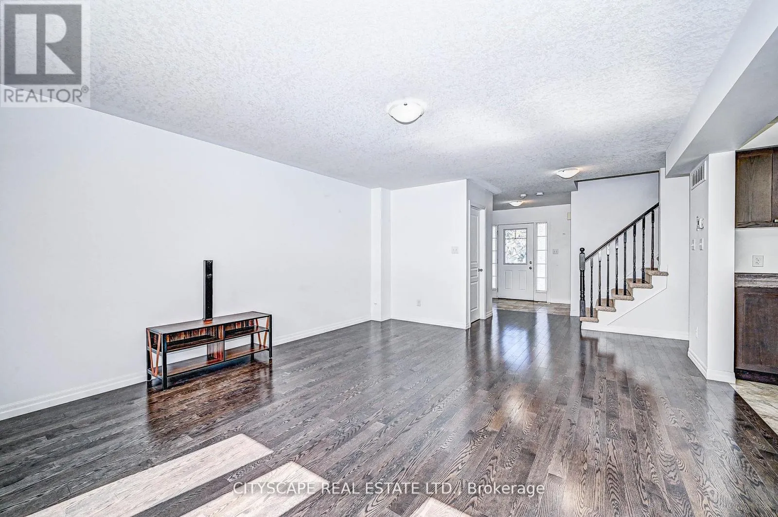 6 CASTLEBAY STREET