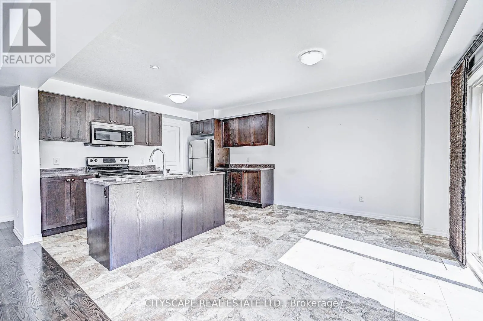 6 CASTLEBAY STREET