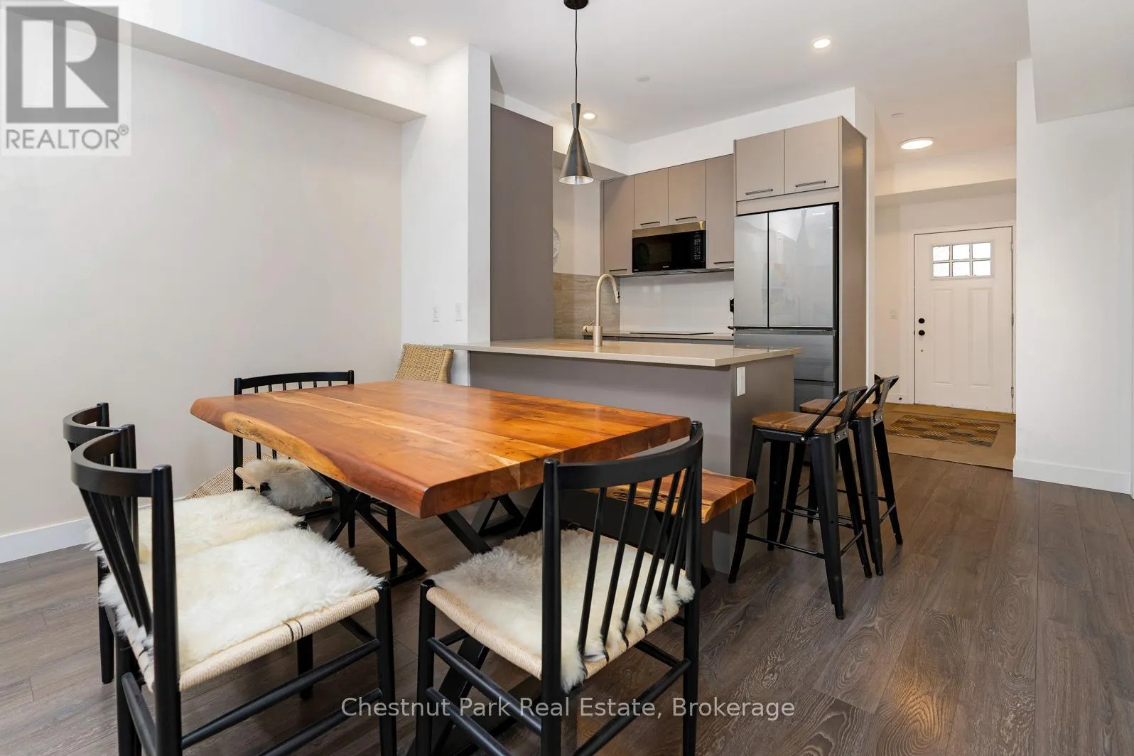 202 - 18 BECKWITH LANE, #202