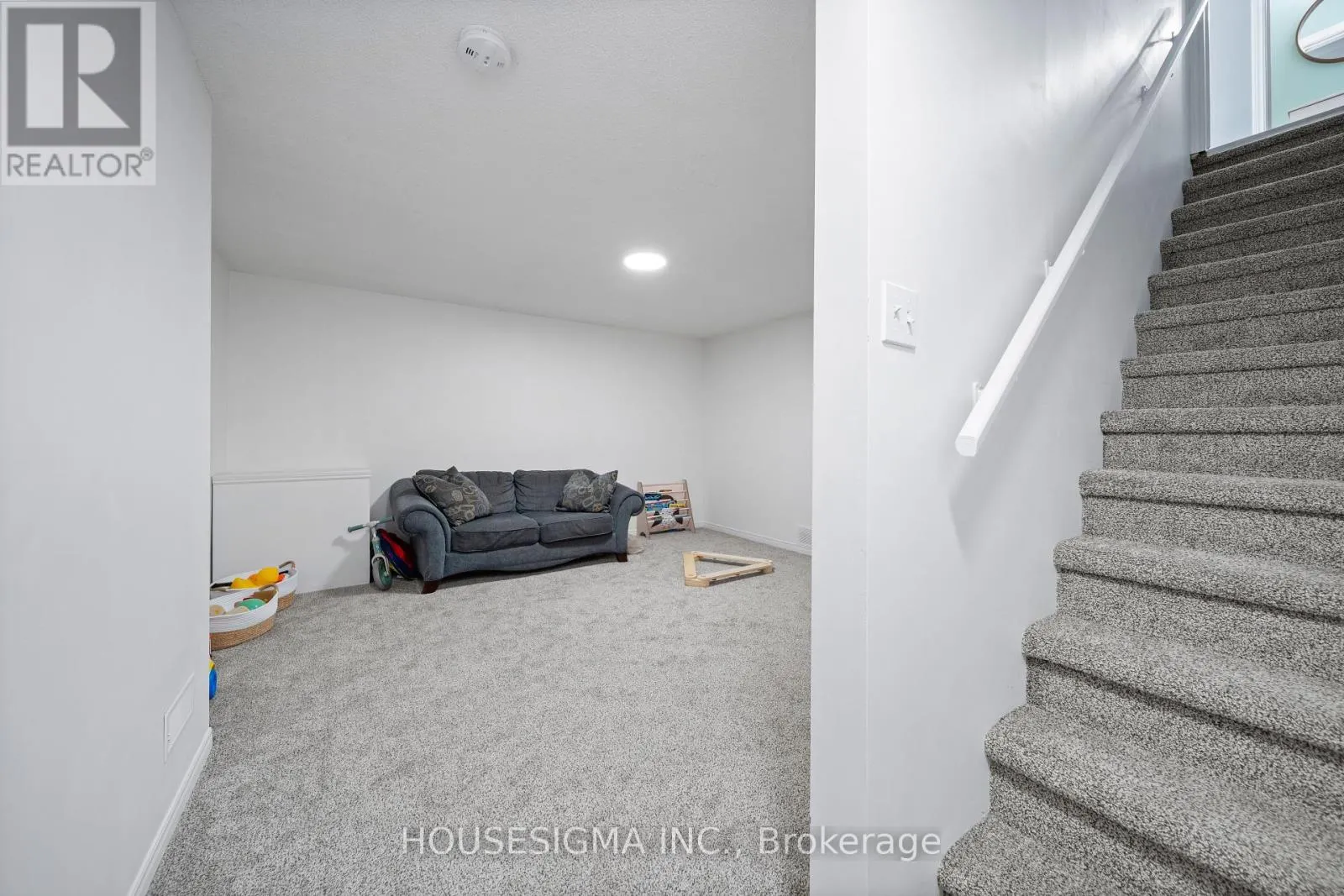 4 - 1225 CHEAPSIDE STREET, #4