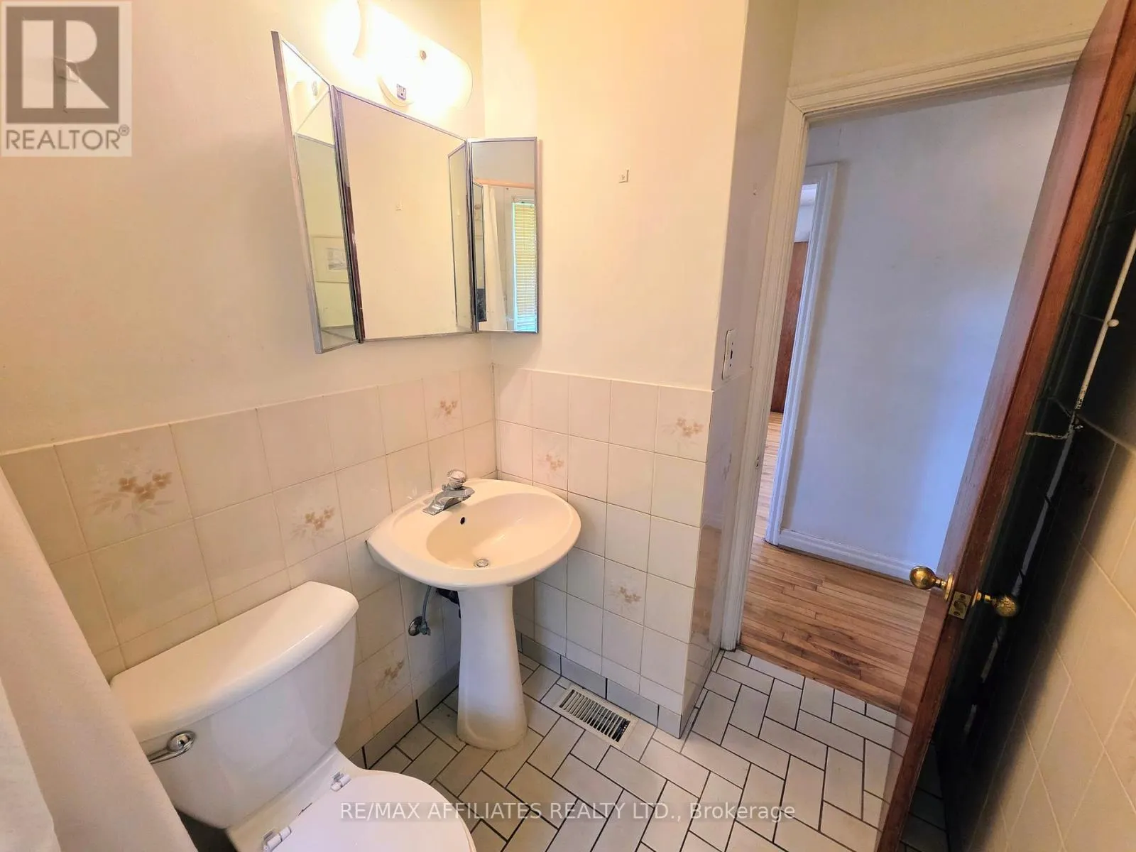 41 ELGIN STREET W