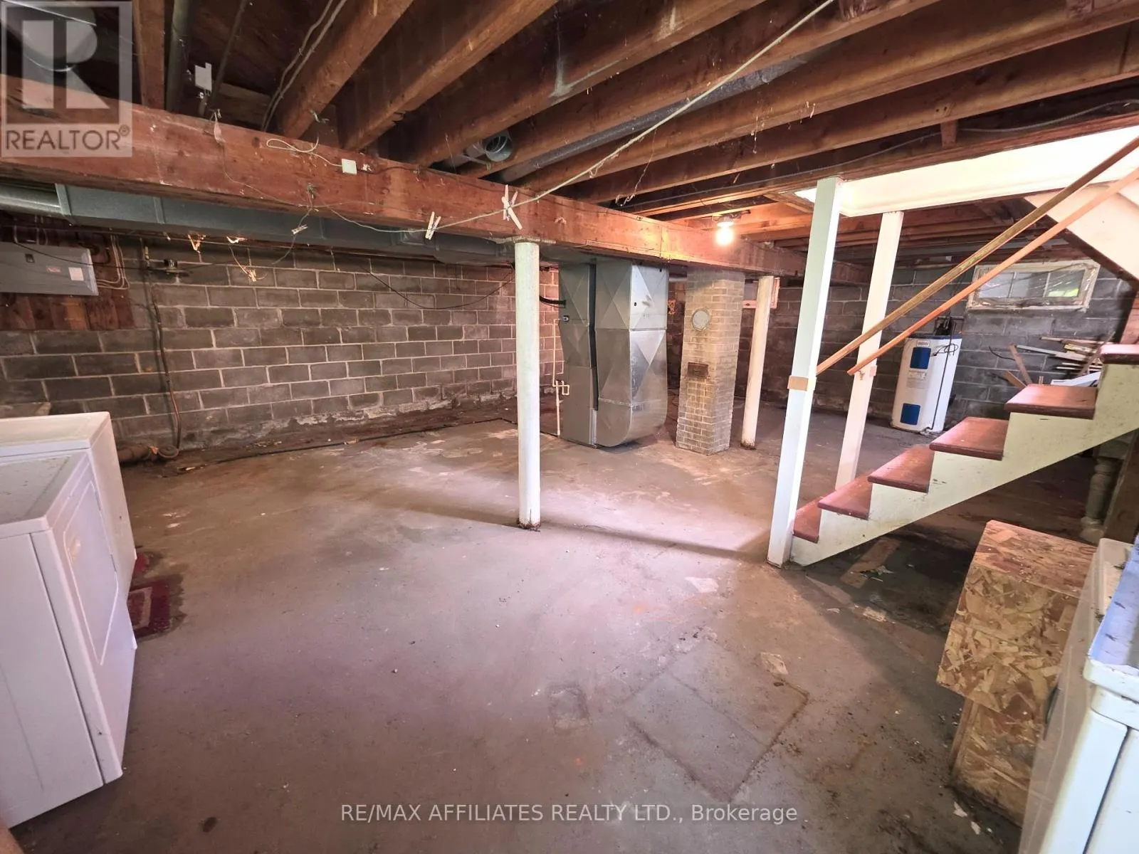 41 ELGIN STREET W