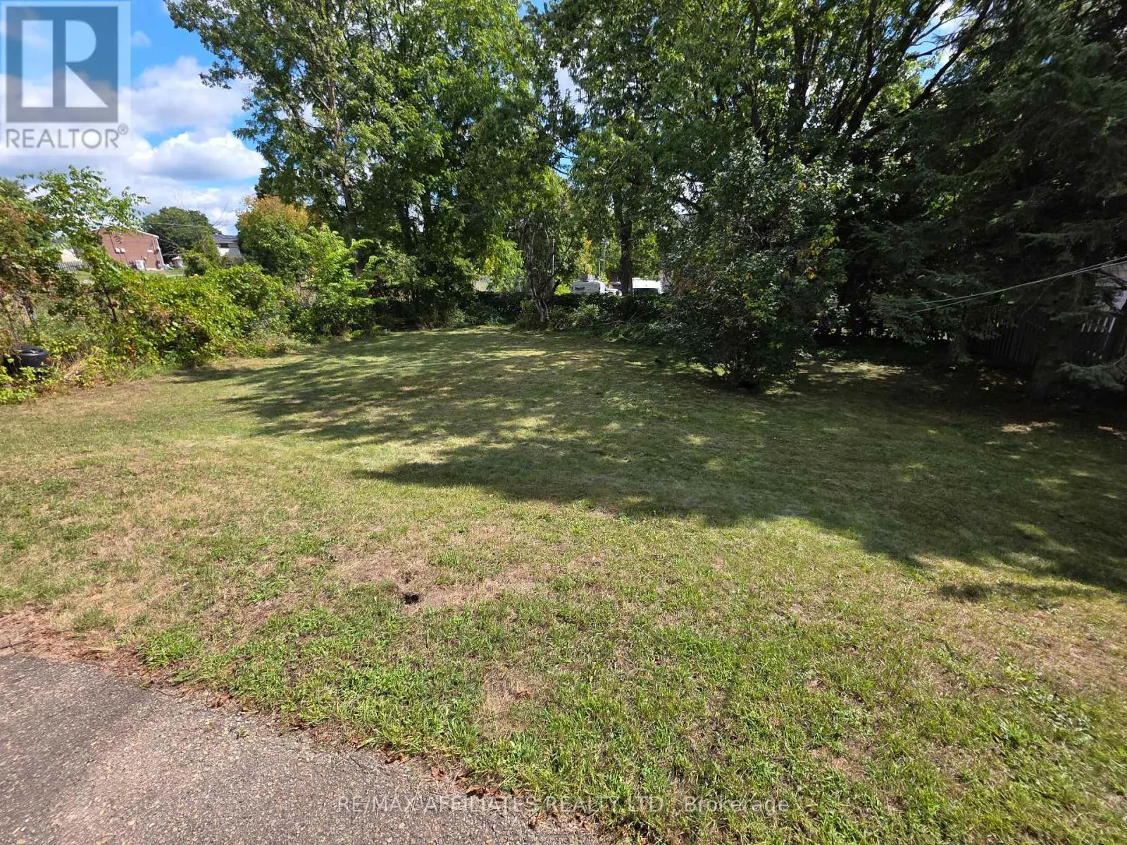 41 ELGIN STREET W