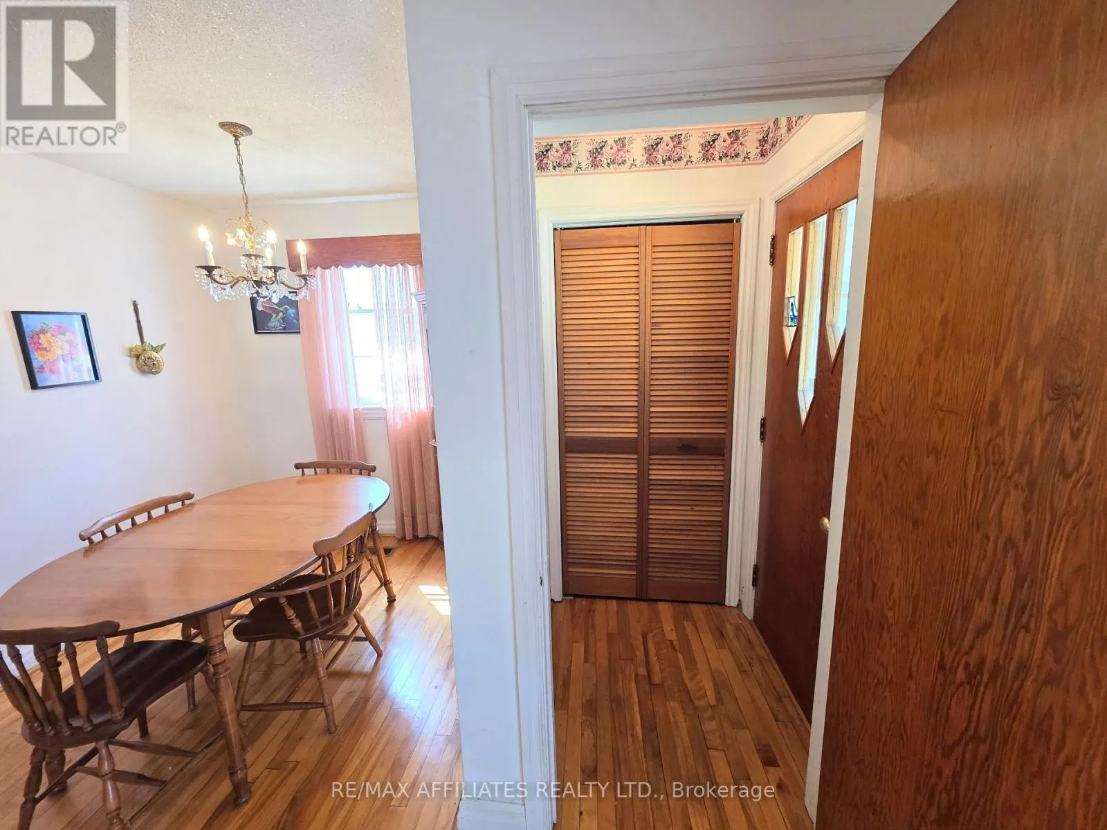 41 ELGIN STREET W