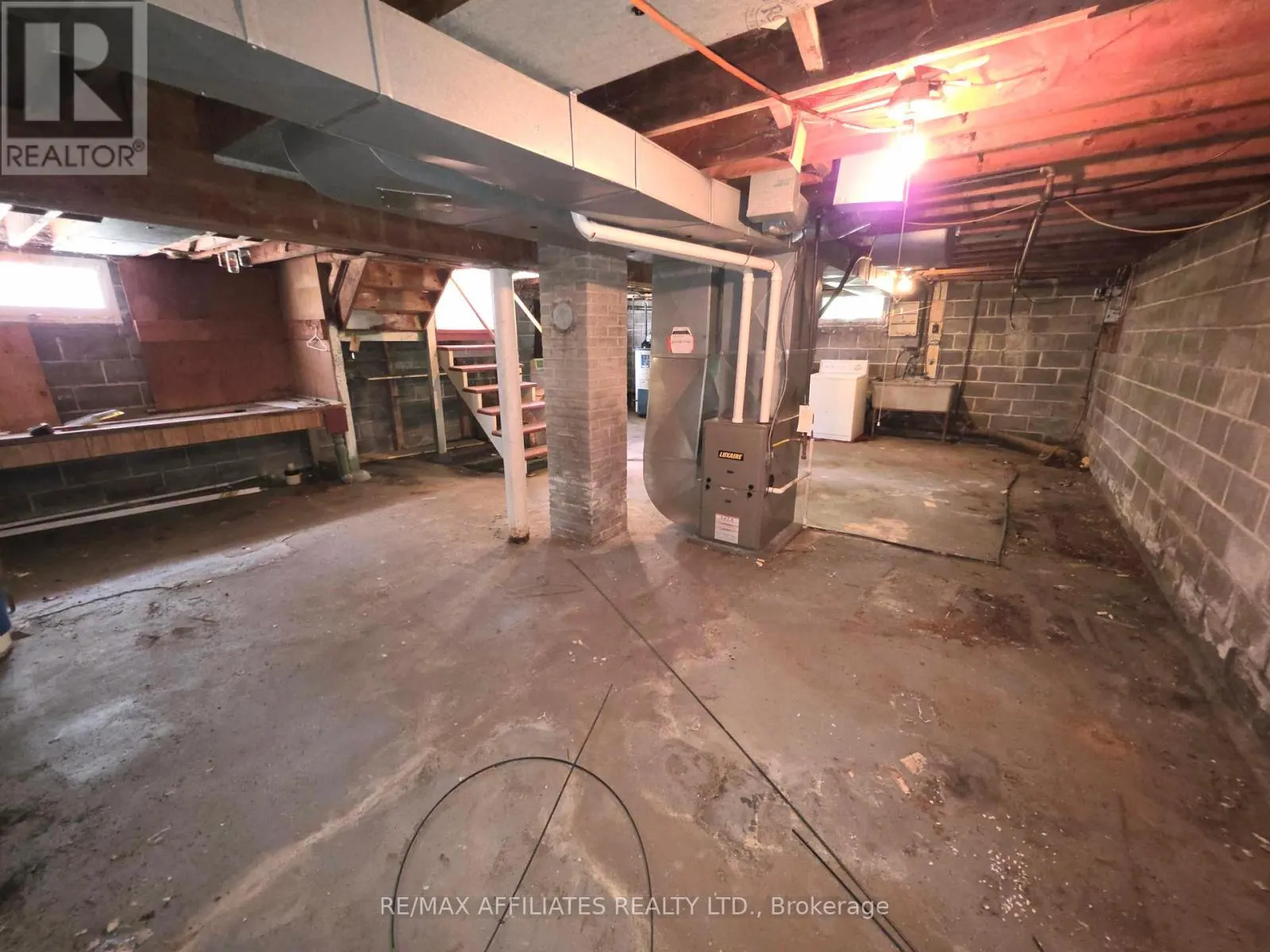 41 ELGIN STREET W