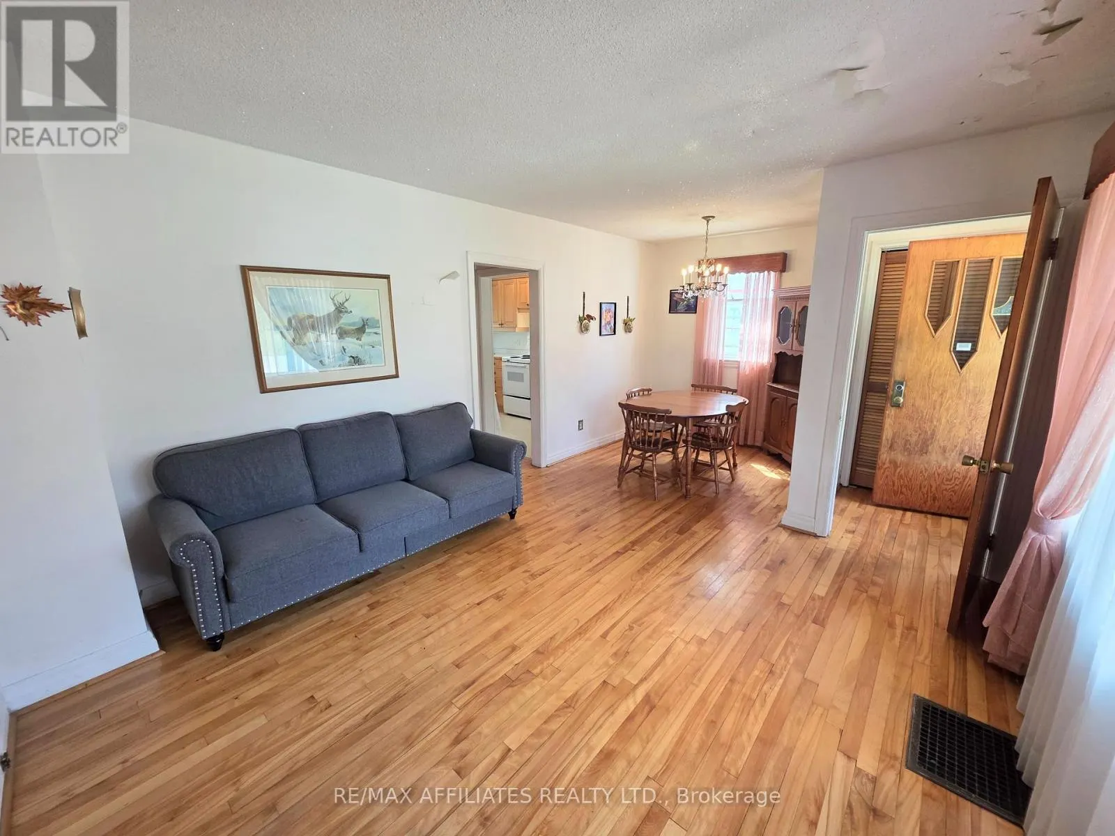41 ELGIN STREET W