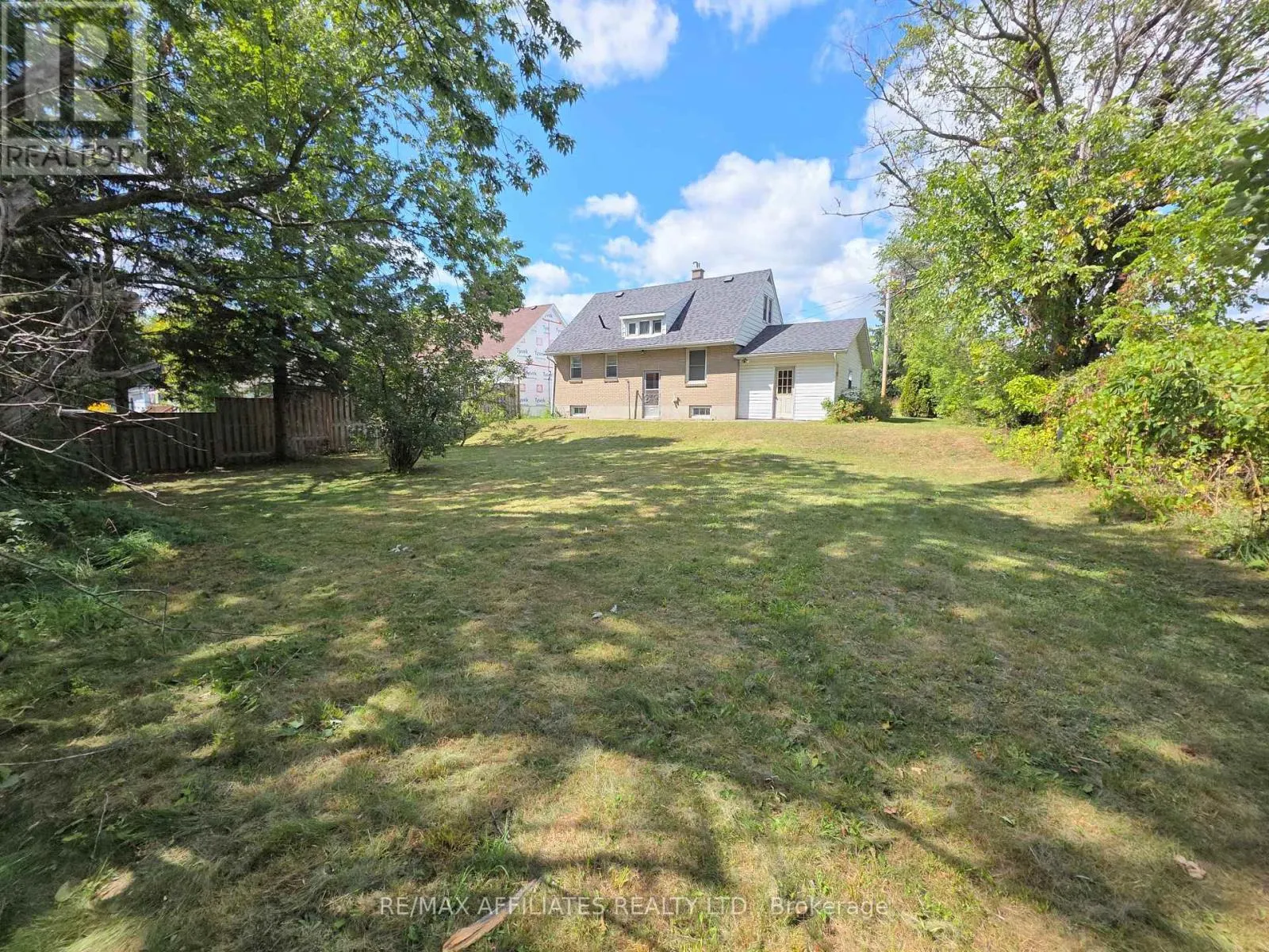 41 ELGIN STREET W