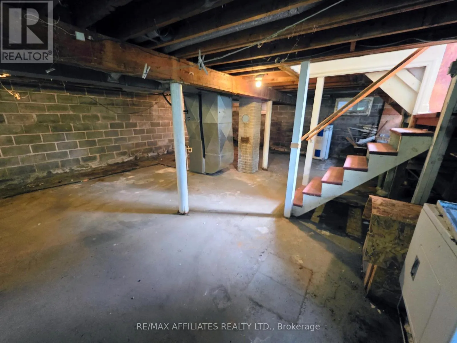 41 ELGIN STREET W