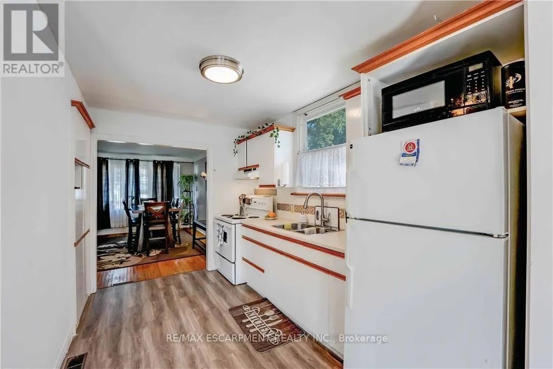 111 EAST 25TH STREET