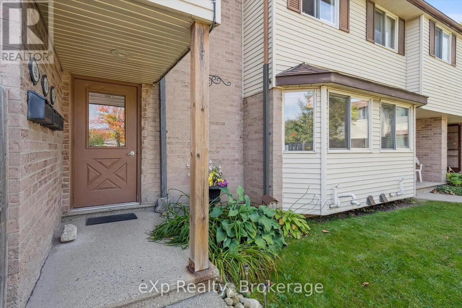 44 - 40 SILVERCREEK PARKWAY N, #44