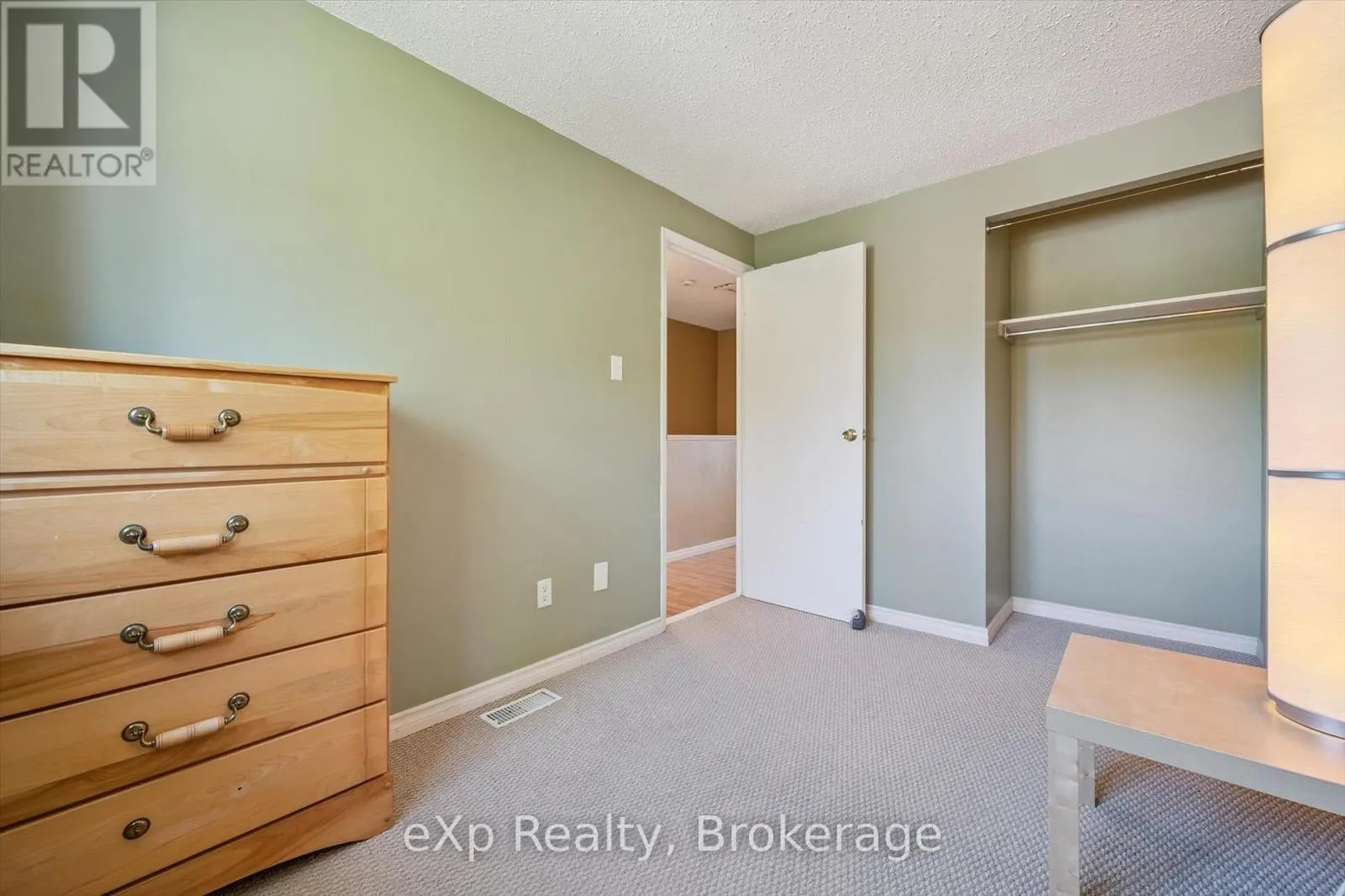 44 - 40 SILVERCREEK PARKWAY N, #44