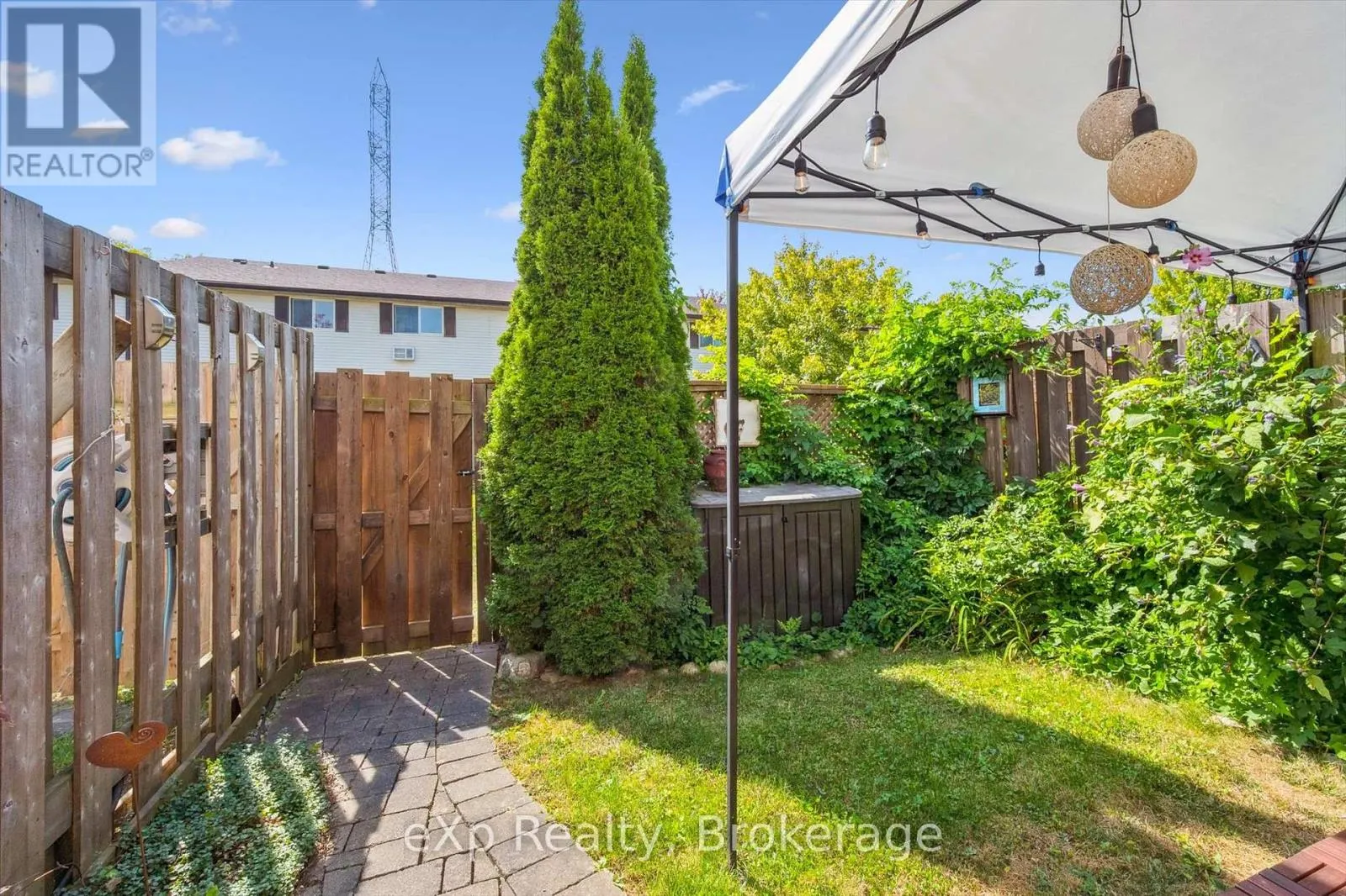 44 - 40 SILVERCREEK PARKWAY N, #44