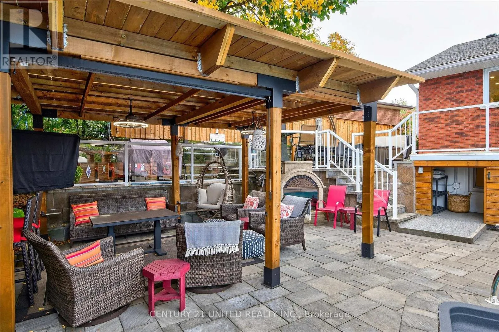 114 OAKWOOD CRESCENT