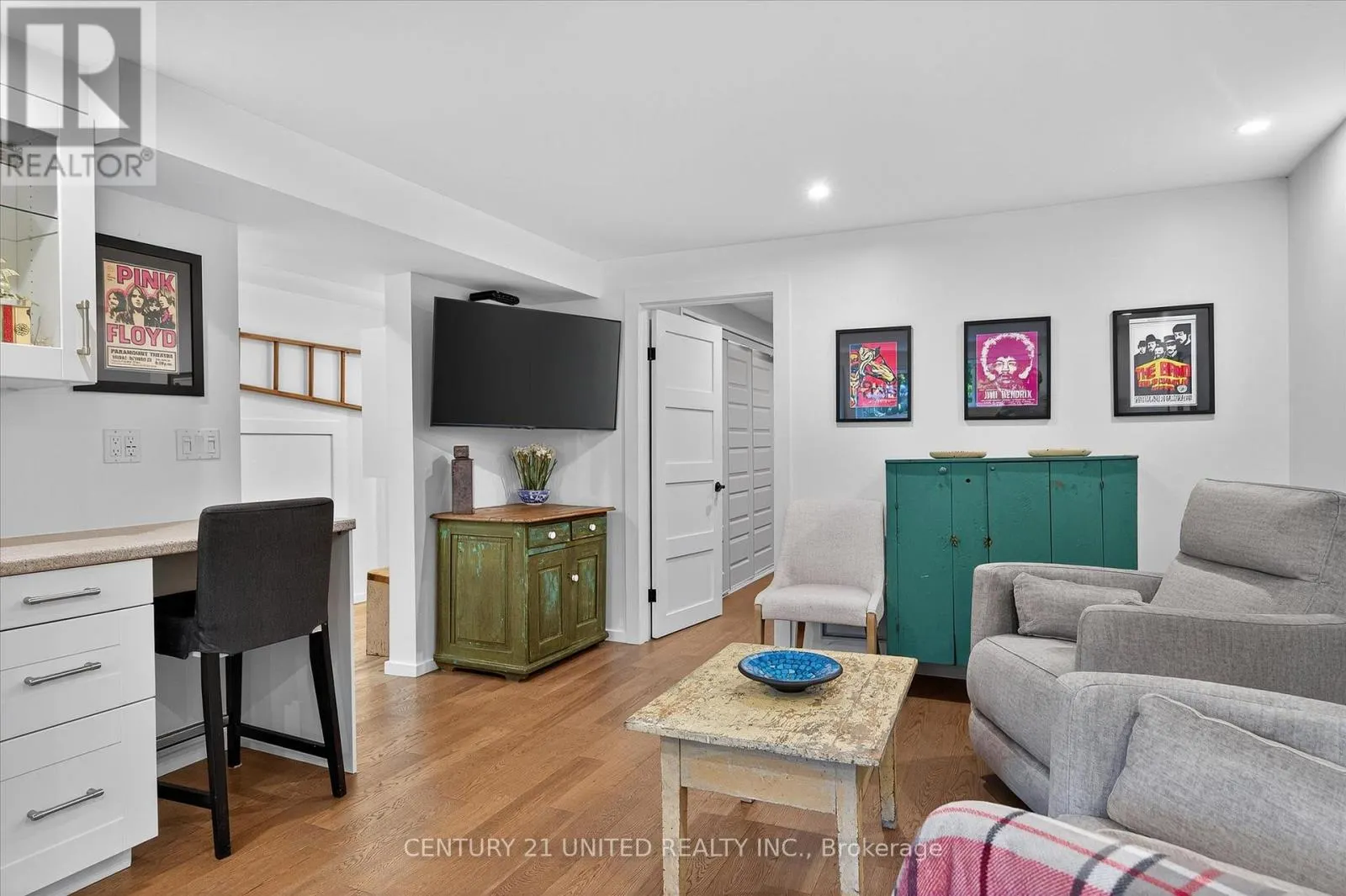 114 OAKWOOD CRESCENT