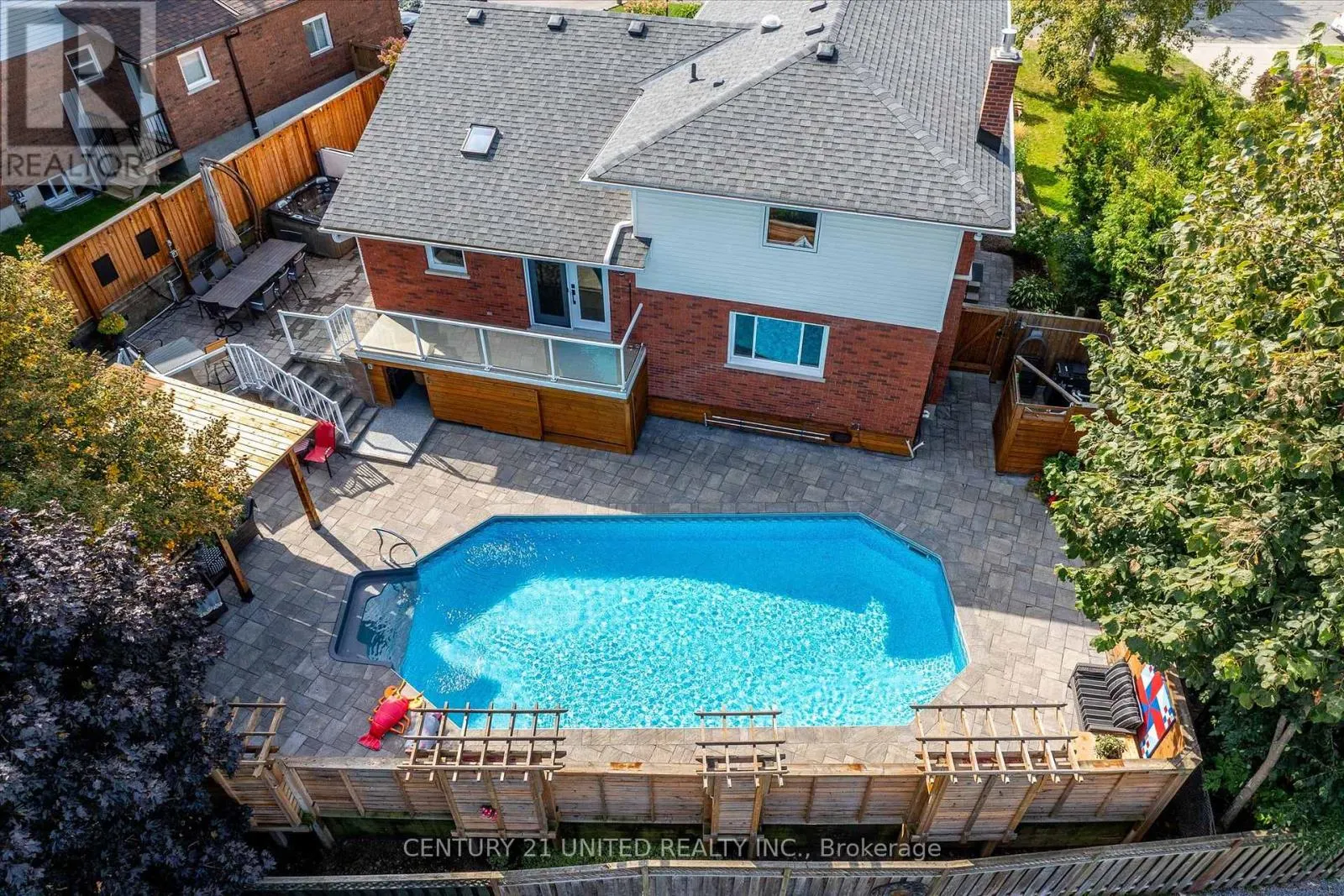 114 OAKWOOD CRESCENT