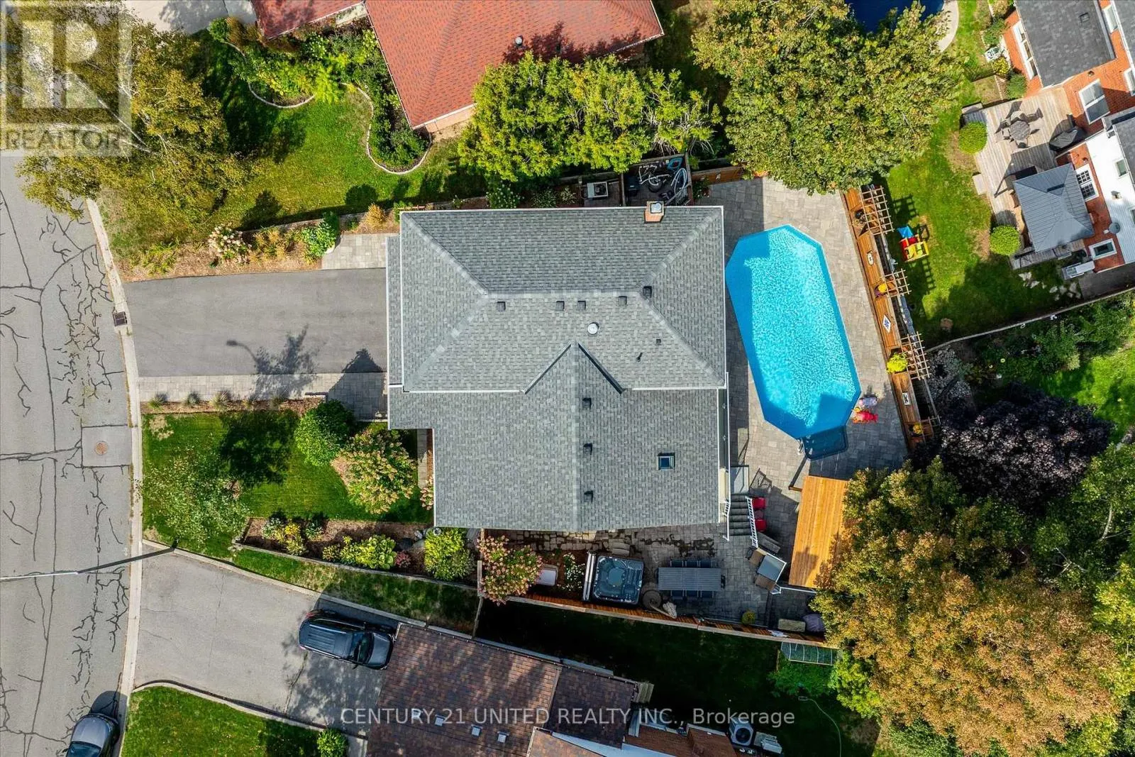 114 OAKWOOD CRESCENT
