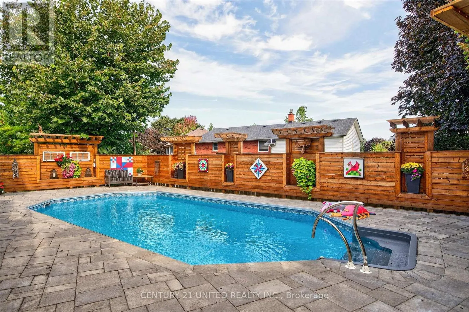 114 OAKWOOD CRESCENT