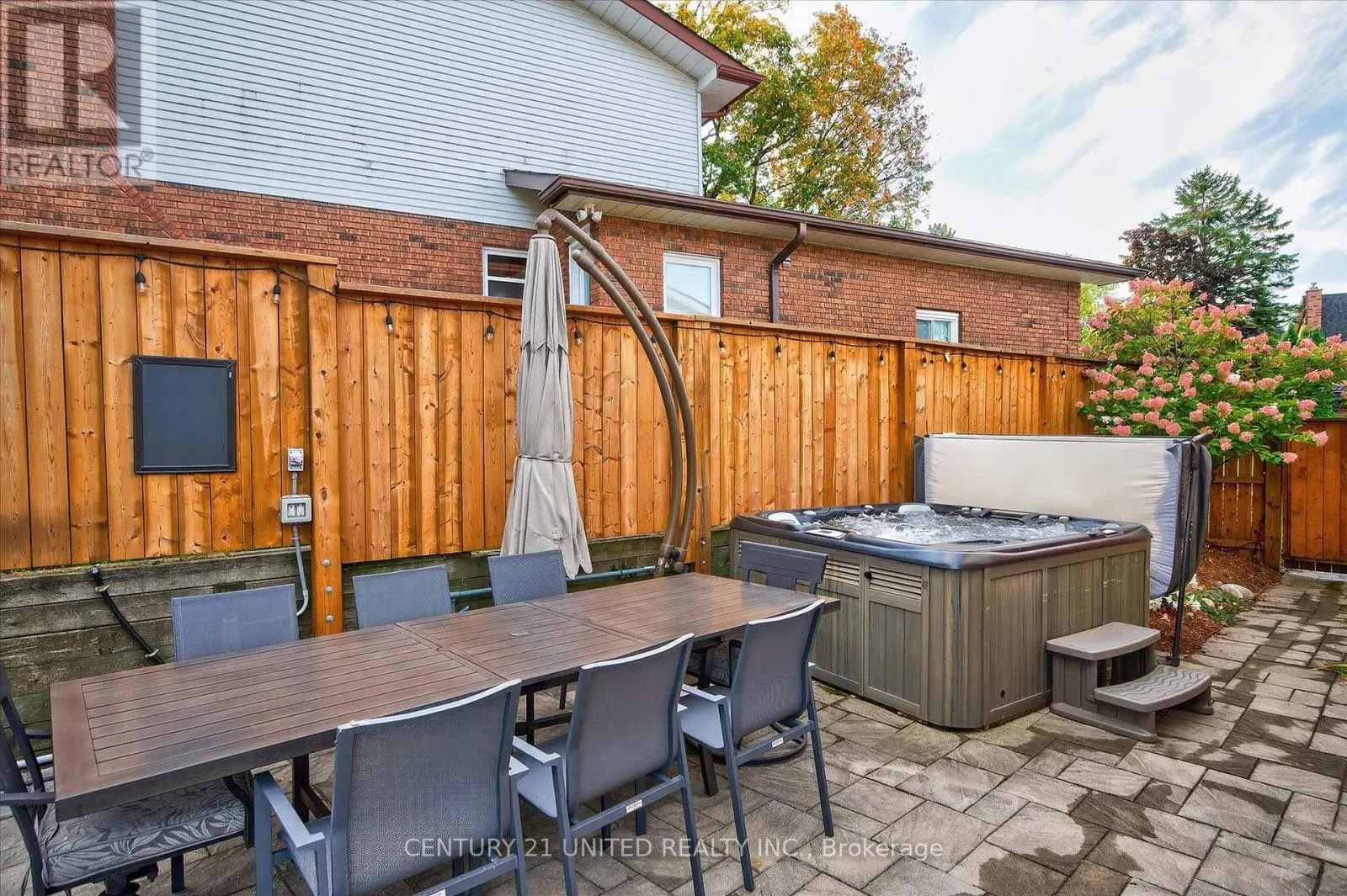 114 OAKWOOD CRESCENT