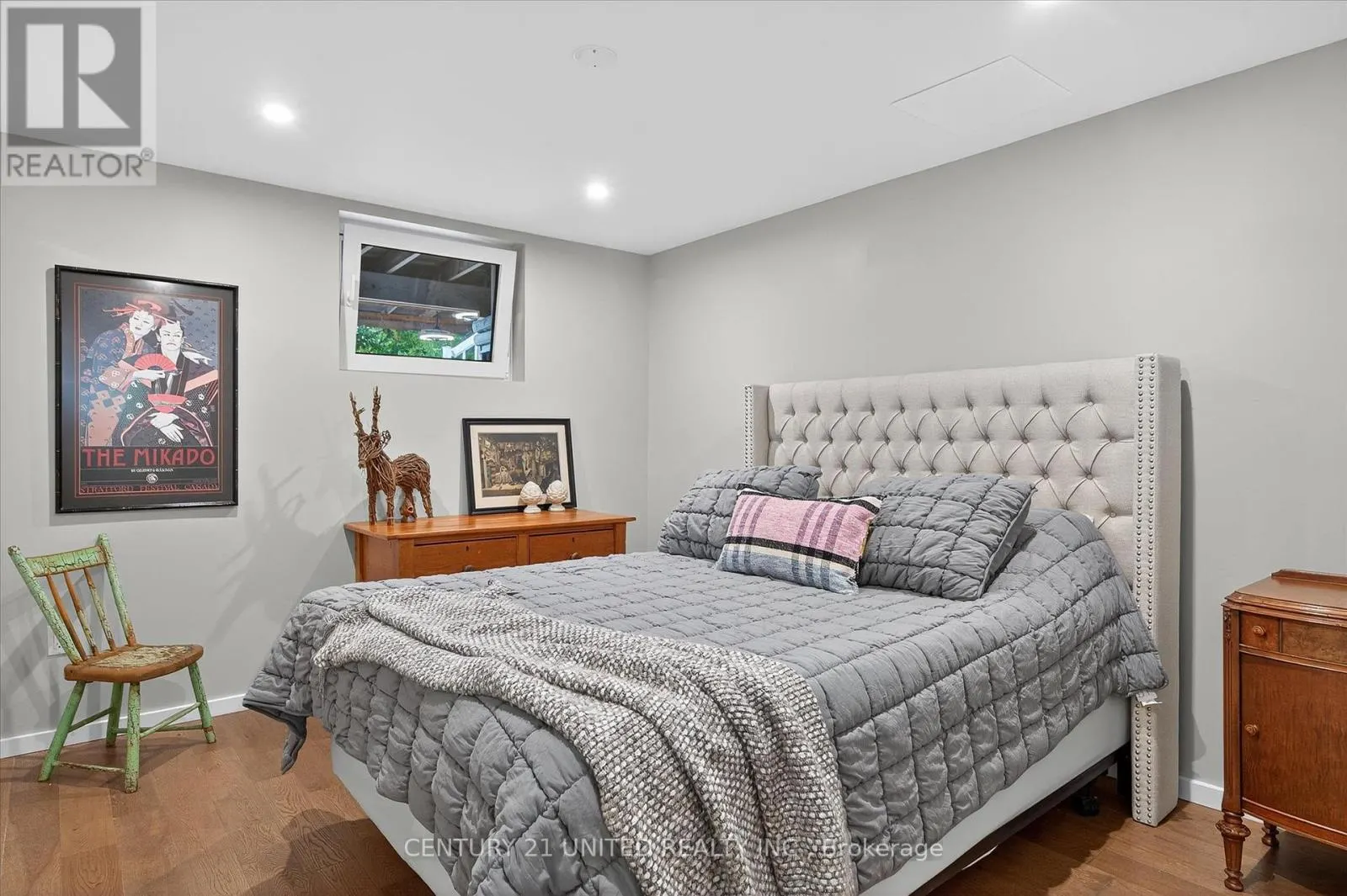 114 OAKWOOD CRESCENT