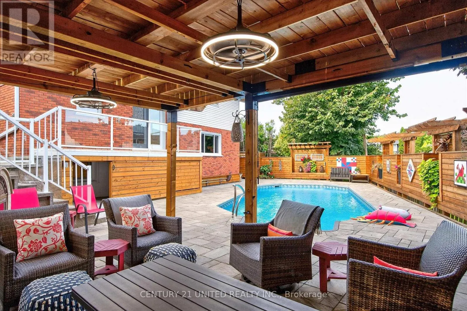 114 OAKWOOD CRESCENT