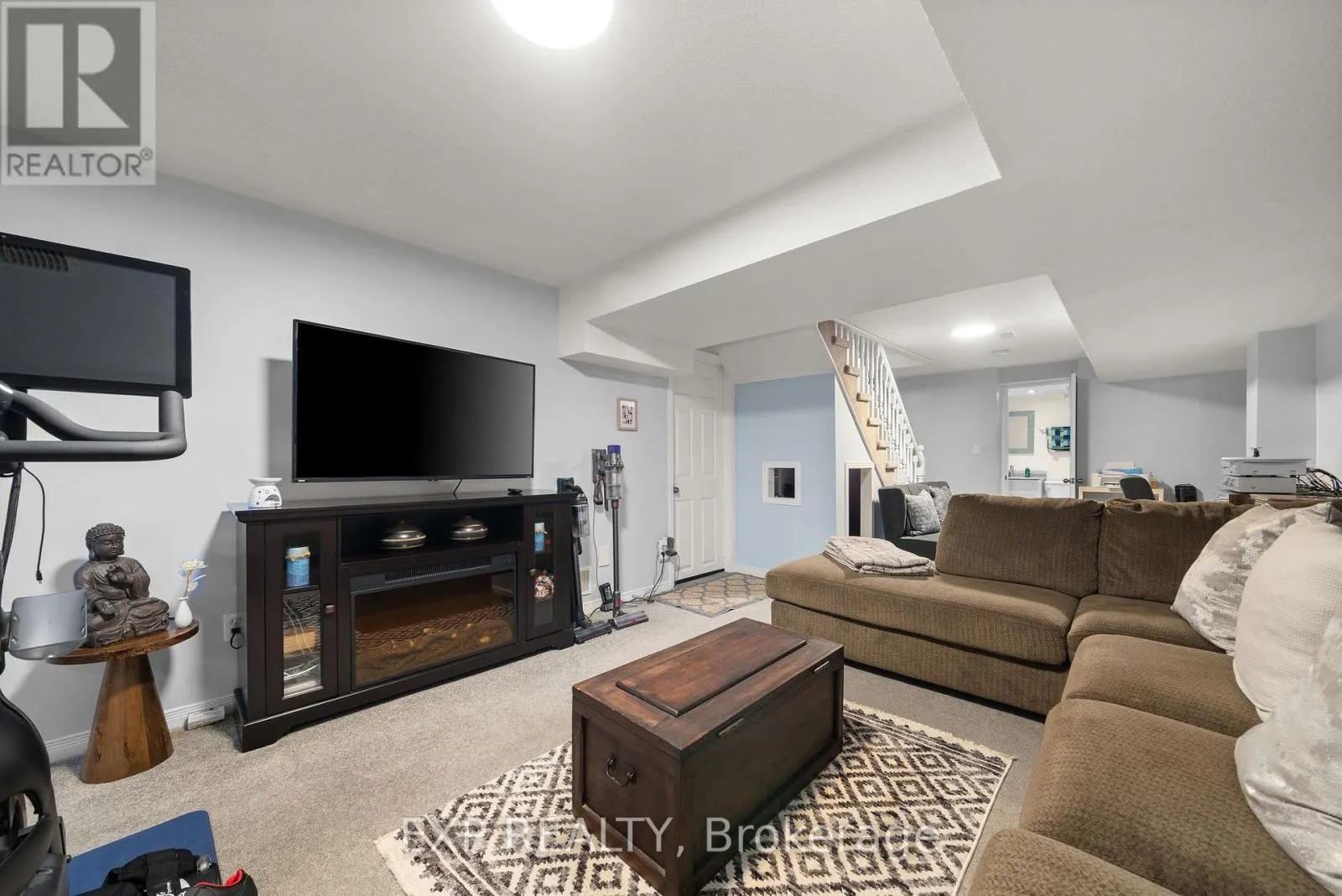 6 TAYLOR COURT
