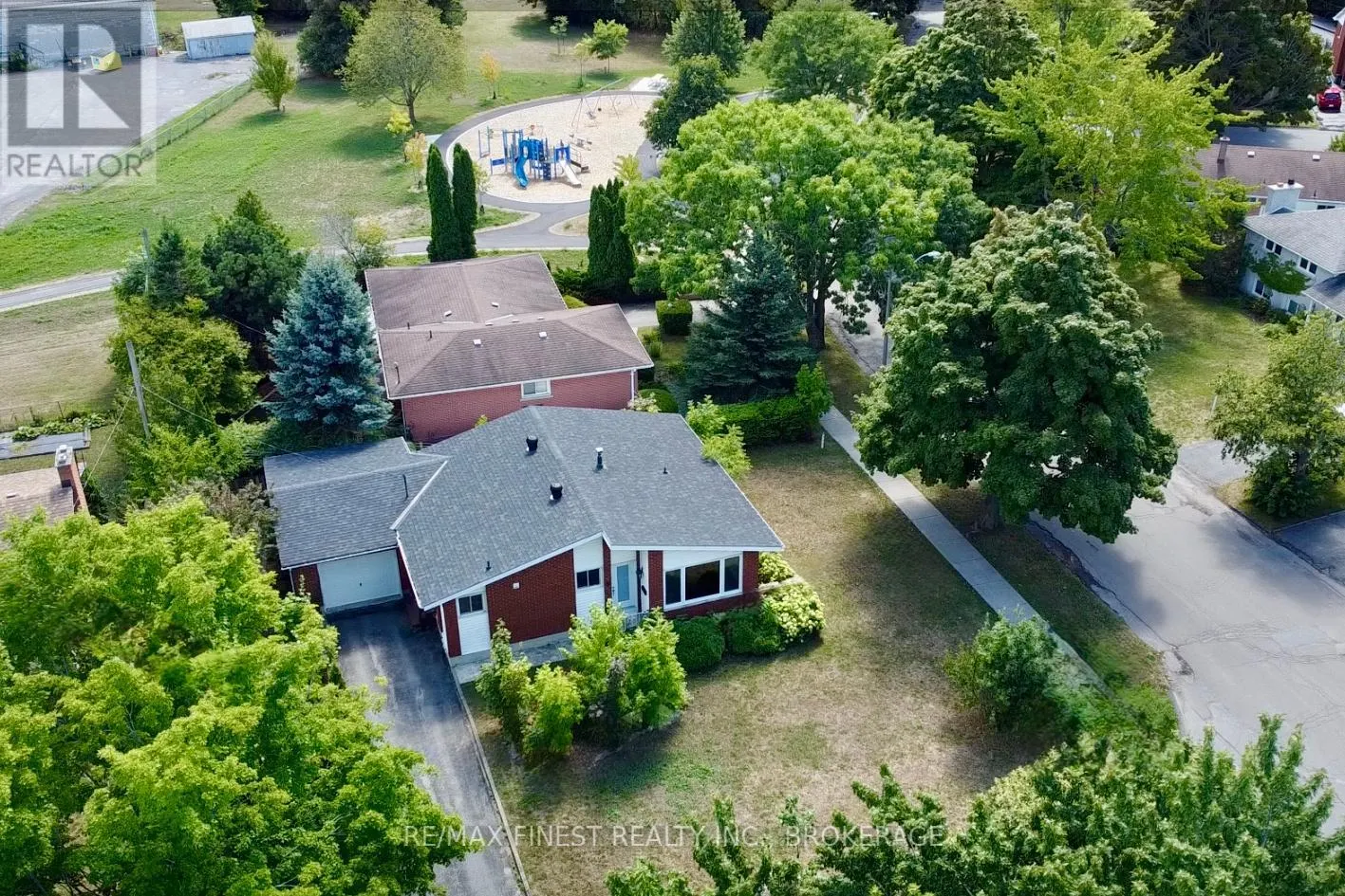 5 MICHAEL GRASS CRESCENT