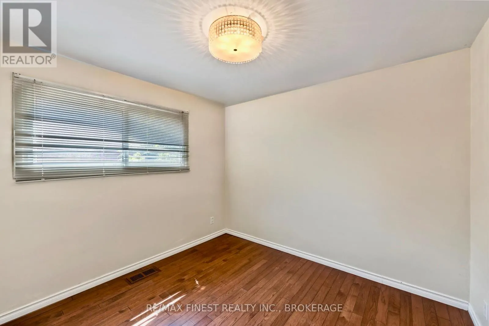 5 MICHAEL GRASS CRESCENT