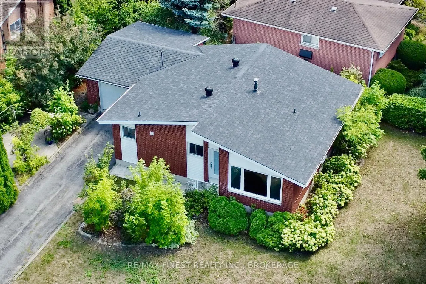 5 MICHAEL GRASS CRESCENT