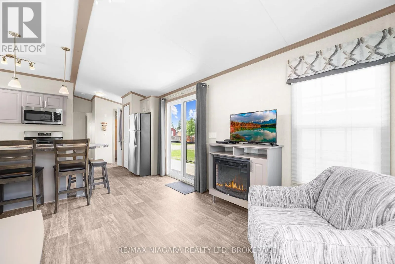210 - 1501 LINE 8 ROAD, #210