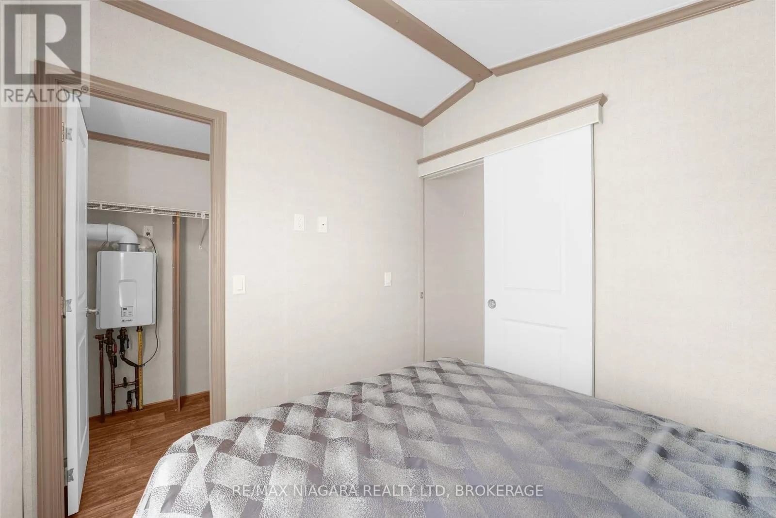 210 - 1501 LINE 8 ROAD, #210